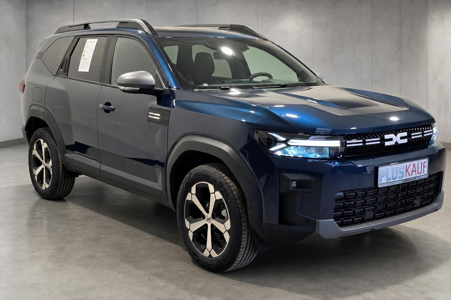 Dacia Bigster in Blau, Frontansicht schräg von vorne links