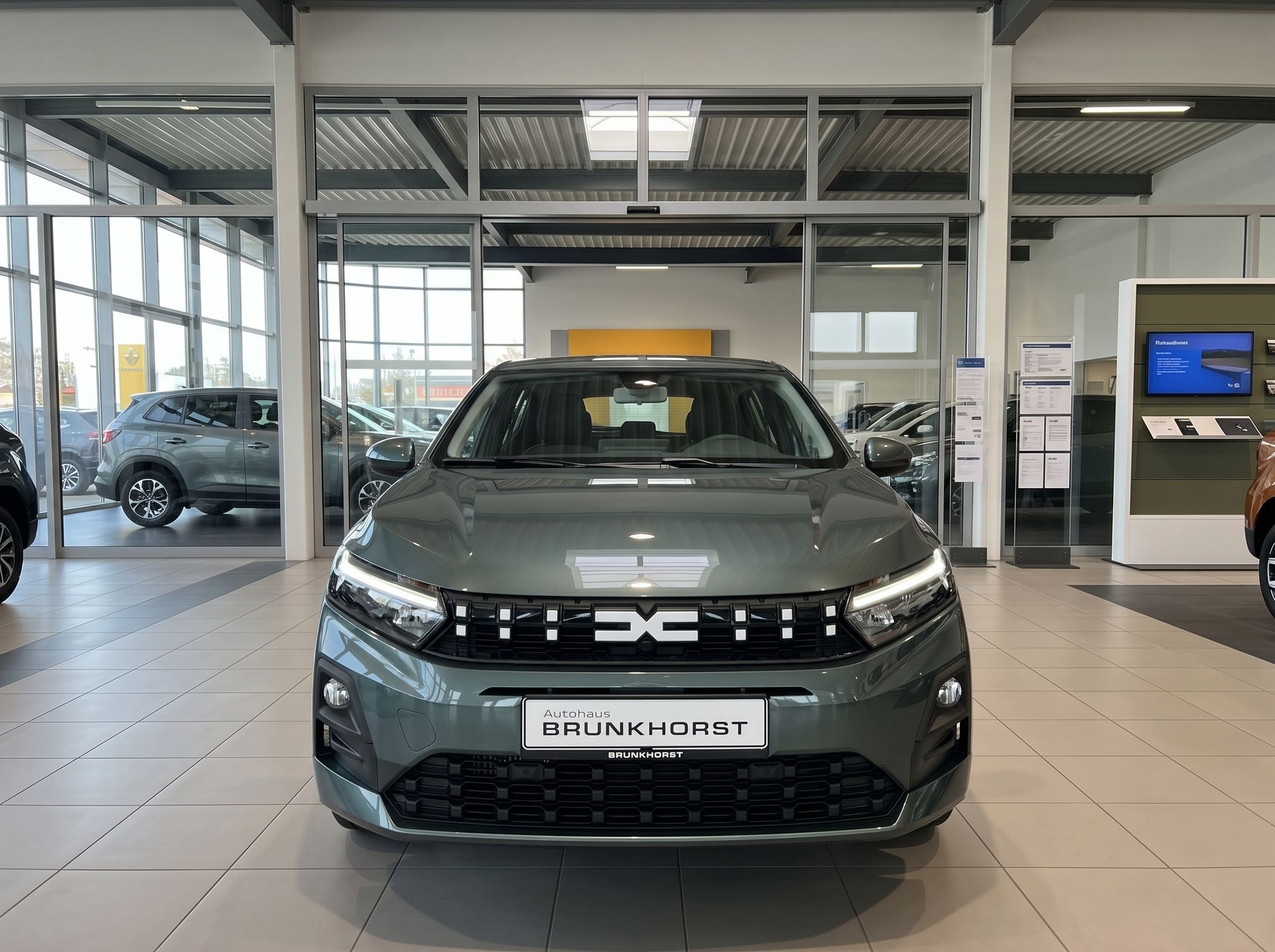 Dacia Fahrzeug Frontansicht im Autohaus Brunkhorst - moderne LED-Scheinwerfer
