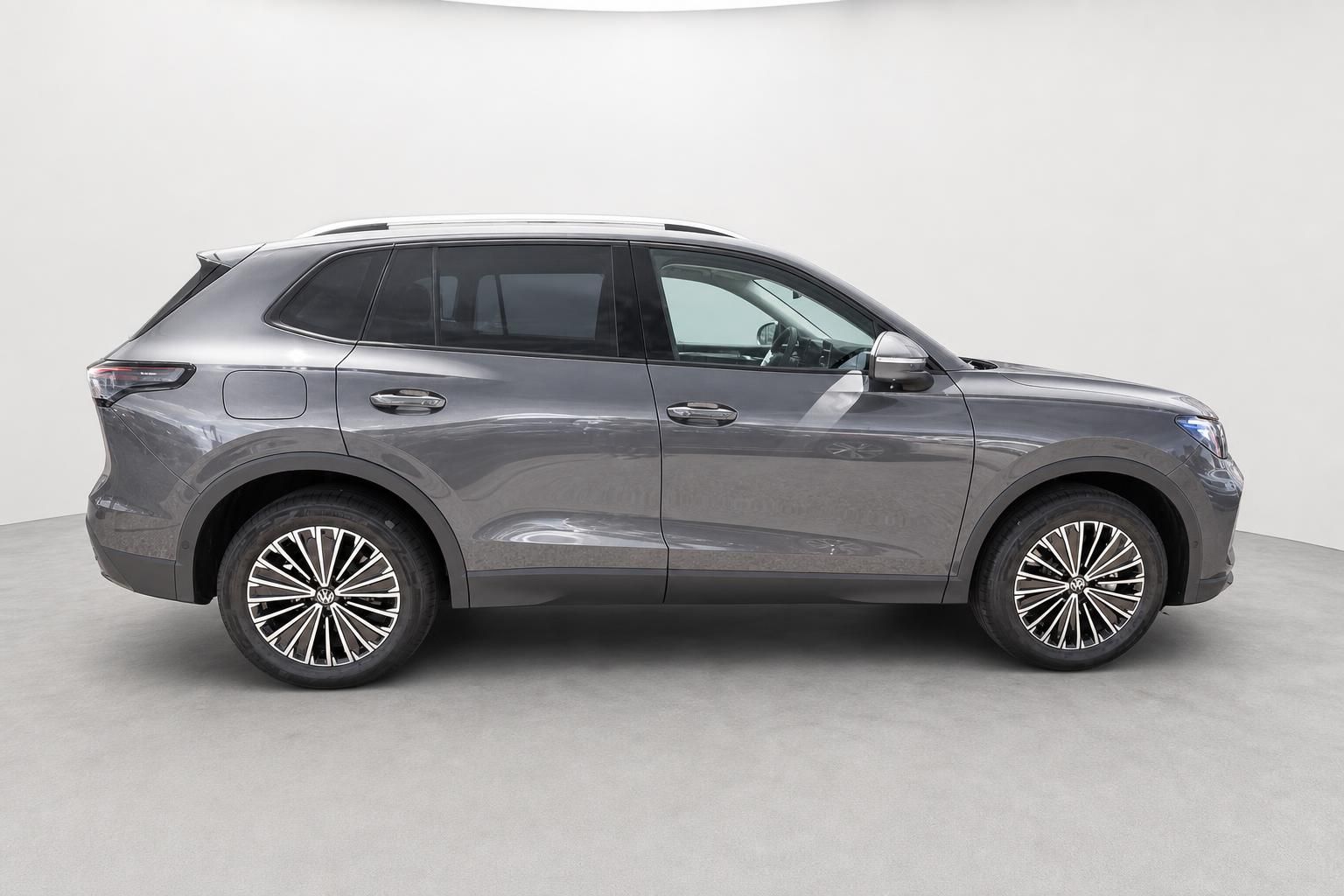 VW SUV grau Seitenansicht Neuwagen Studioaufnahme