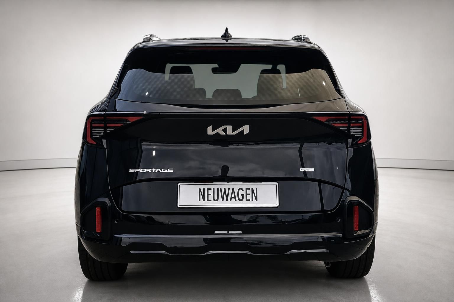 Kia Sportage schwarz Heckansicht Neuwagen im Studio