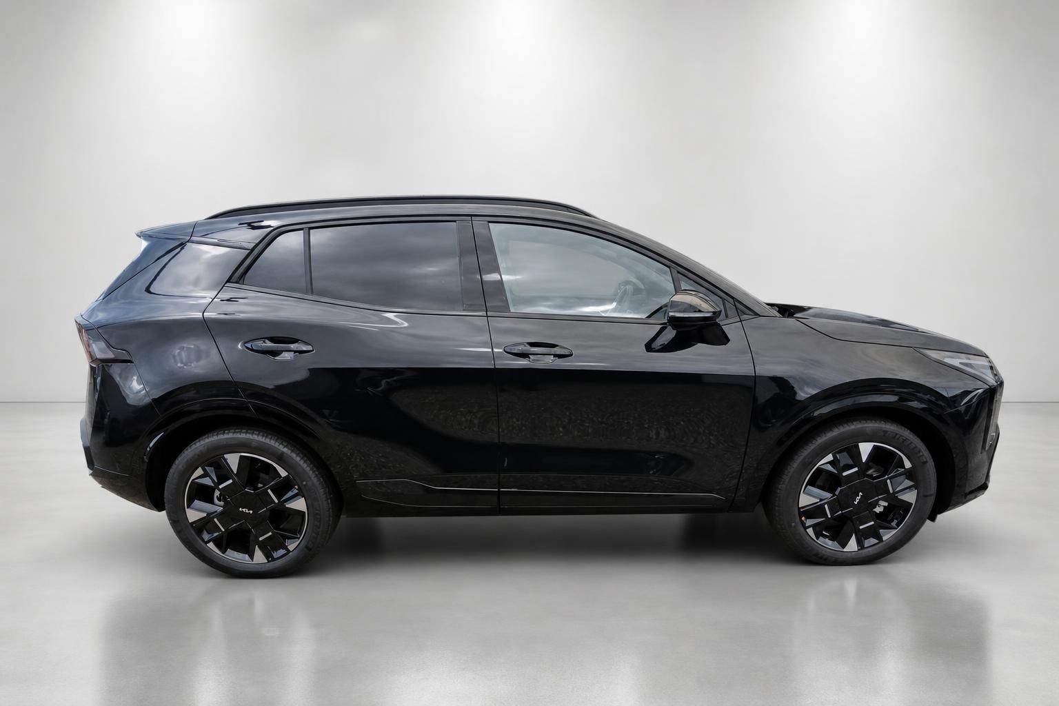 Kia Sportage schwarz Seitenansicht Neuwagen Studiofoto