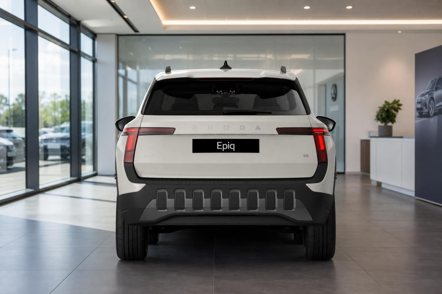 Skoda Epiq weiß Heckansicht mit Rückleuchten im Showroom