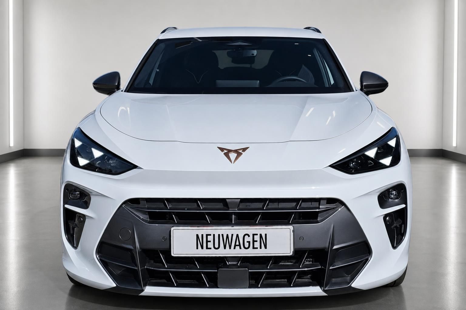 Cupra weiss Frontansicht Neuwagen mit LED-Scheinwerfern