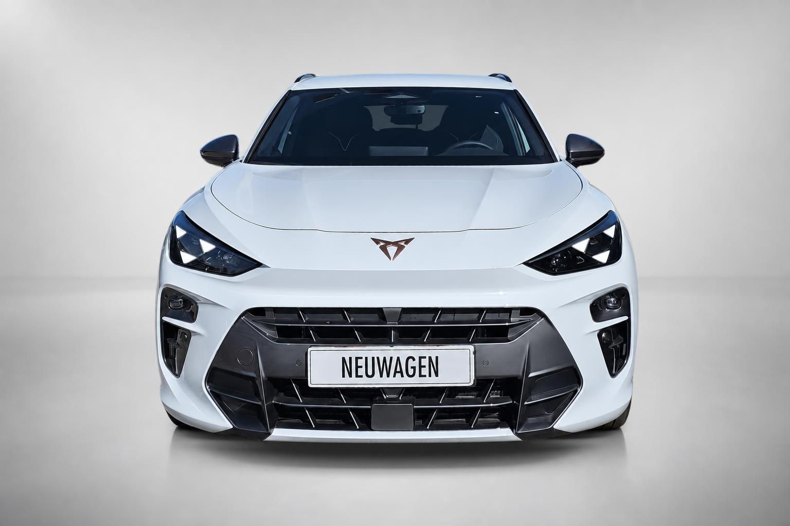 Cupra SUV weiss Frontansicht Studioaufnahme Neuwagen