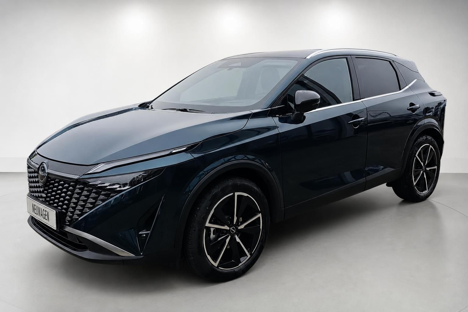 Nissan Qashqai schwarz Frontansicht schraeg Neuwagen