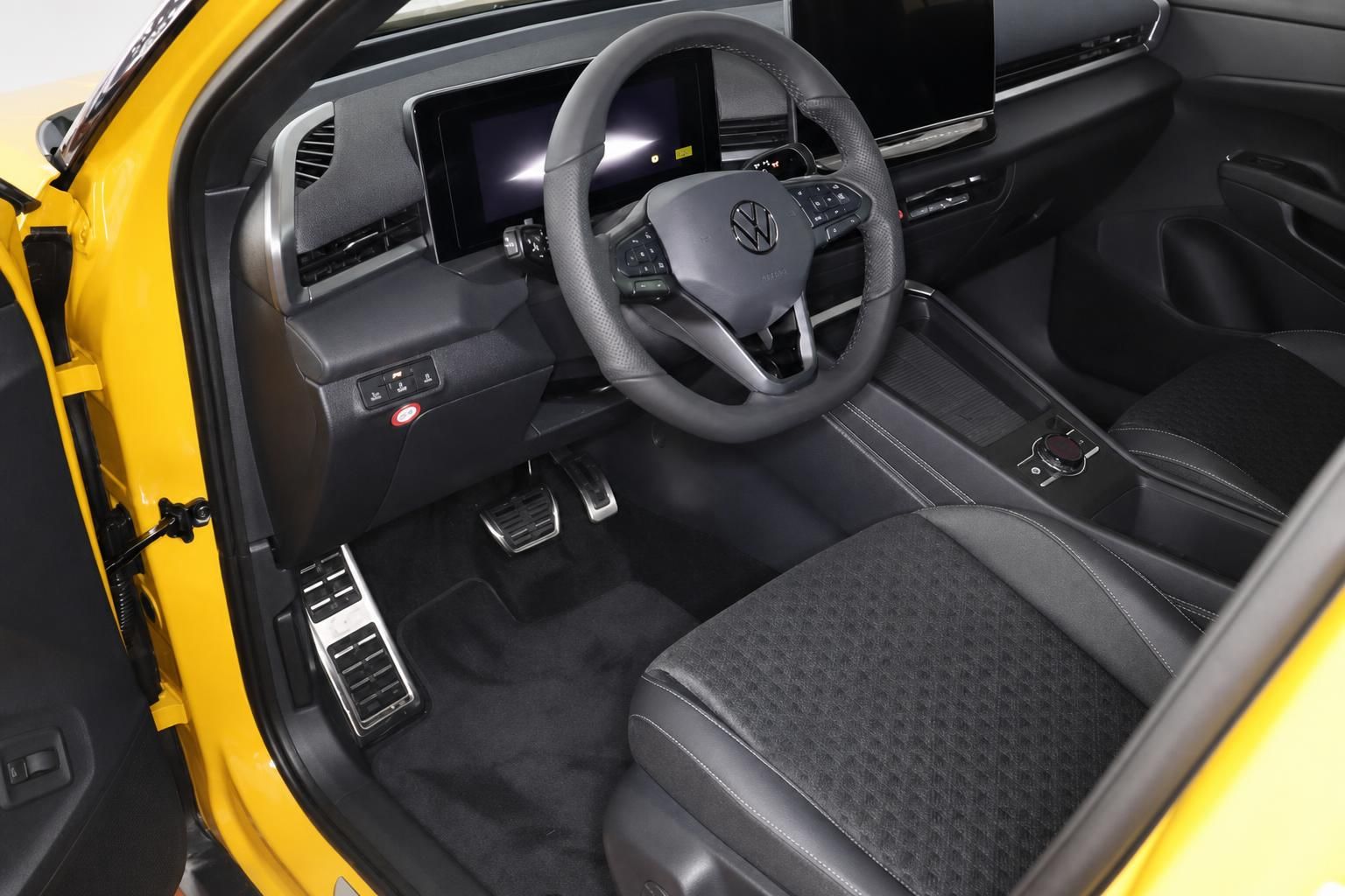 VW T-Roc Fahrerraum, Blick auf Lenkrad und Pedale