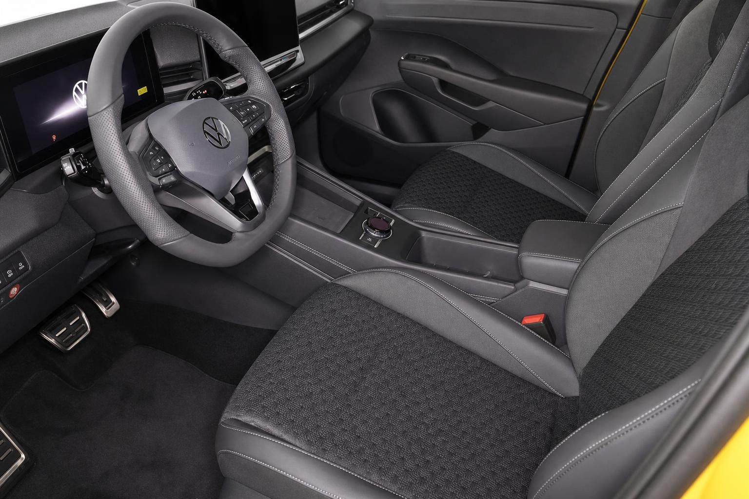 VW T-Roc Innenraum, Cockpit mit Lenkrad und Sitzen