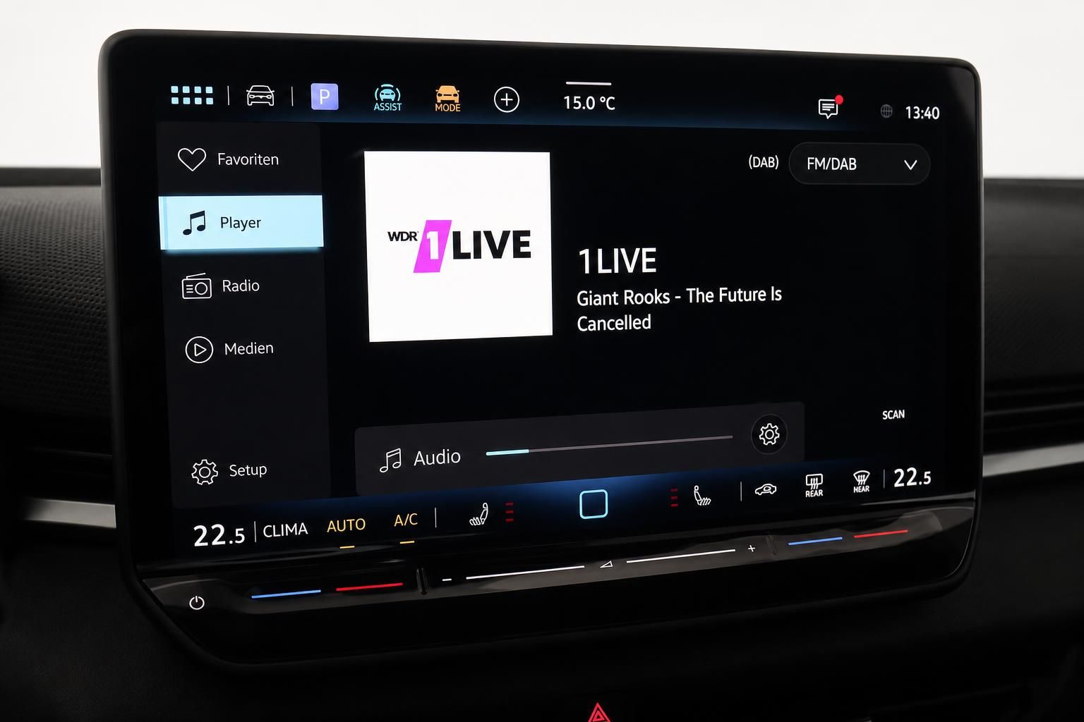 Infotainment-Display mit Radiofunktion im VW Fahrzeug Cockpit