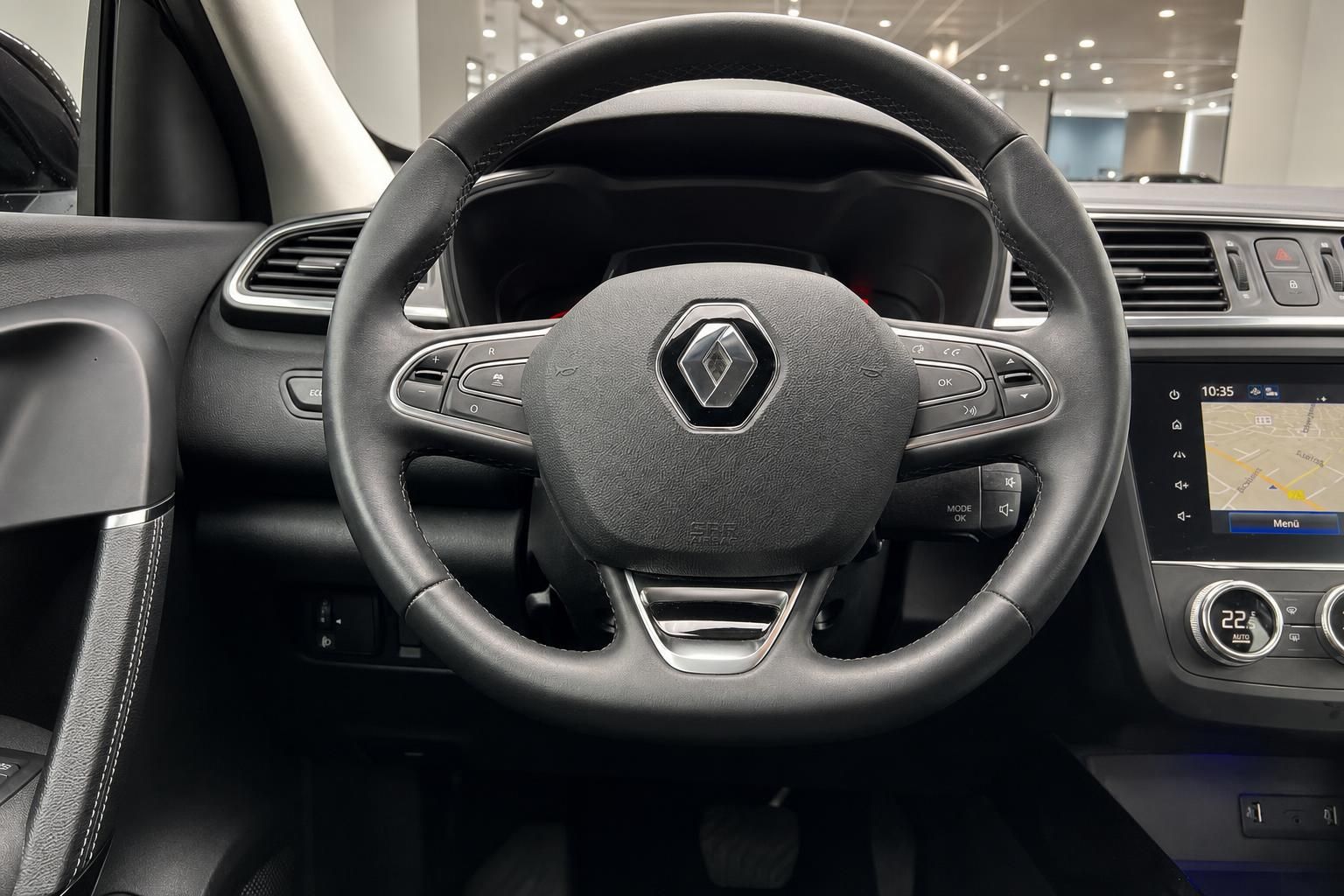 Renault Kadjar Lenkrad und Cockpit Detailansicht mit Navigation