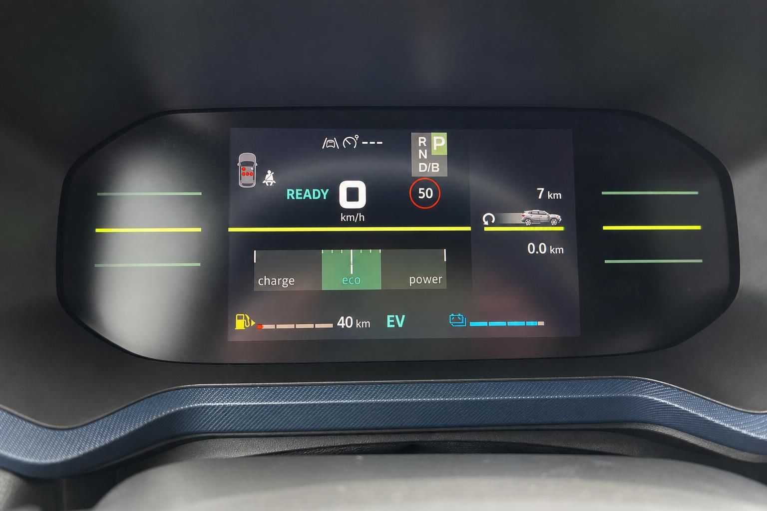 Fahrzeug Tacho mit digitaler Anzeige für Elektroantrieb und Reichweite