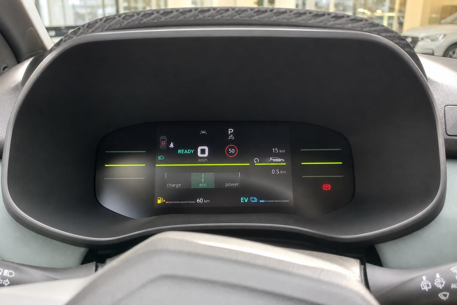 Digitales Kombiinstrument eines Hybrid-Fahrzeugs mit Eco-Modus Anzeige