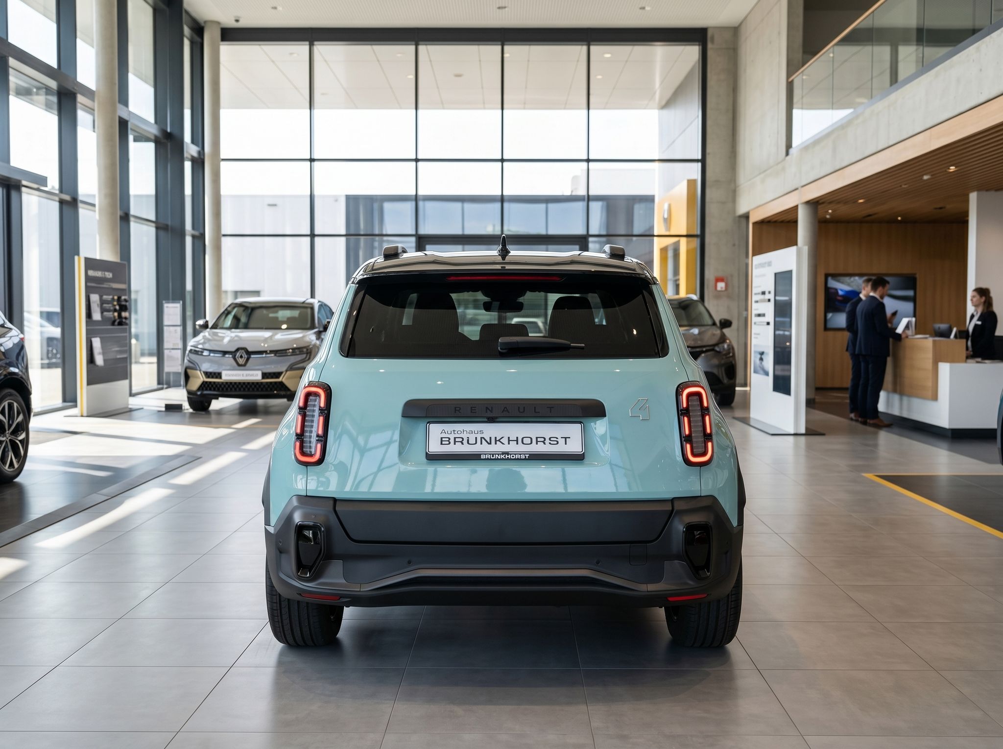 Renault 4 E-Tech Heckansicht mit LED-Rückleuchten im Autohaus Brunkhorst
