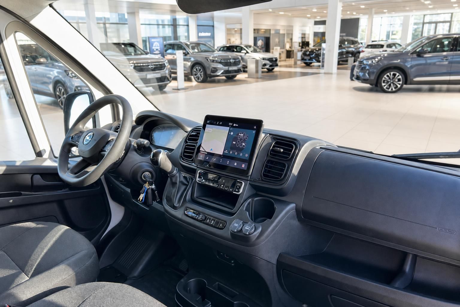 Opel Movano Armaturenbrett mit digitalem Display und modernem Infotainmentsystem