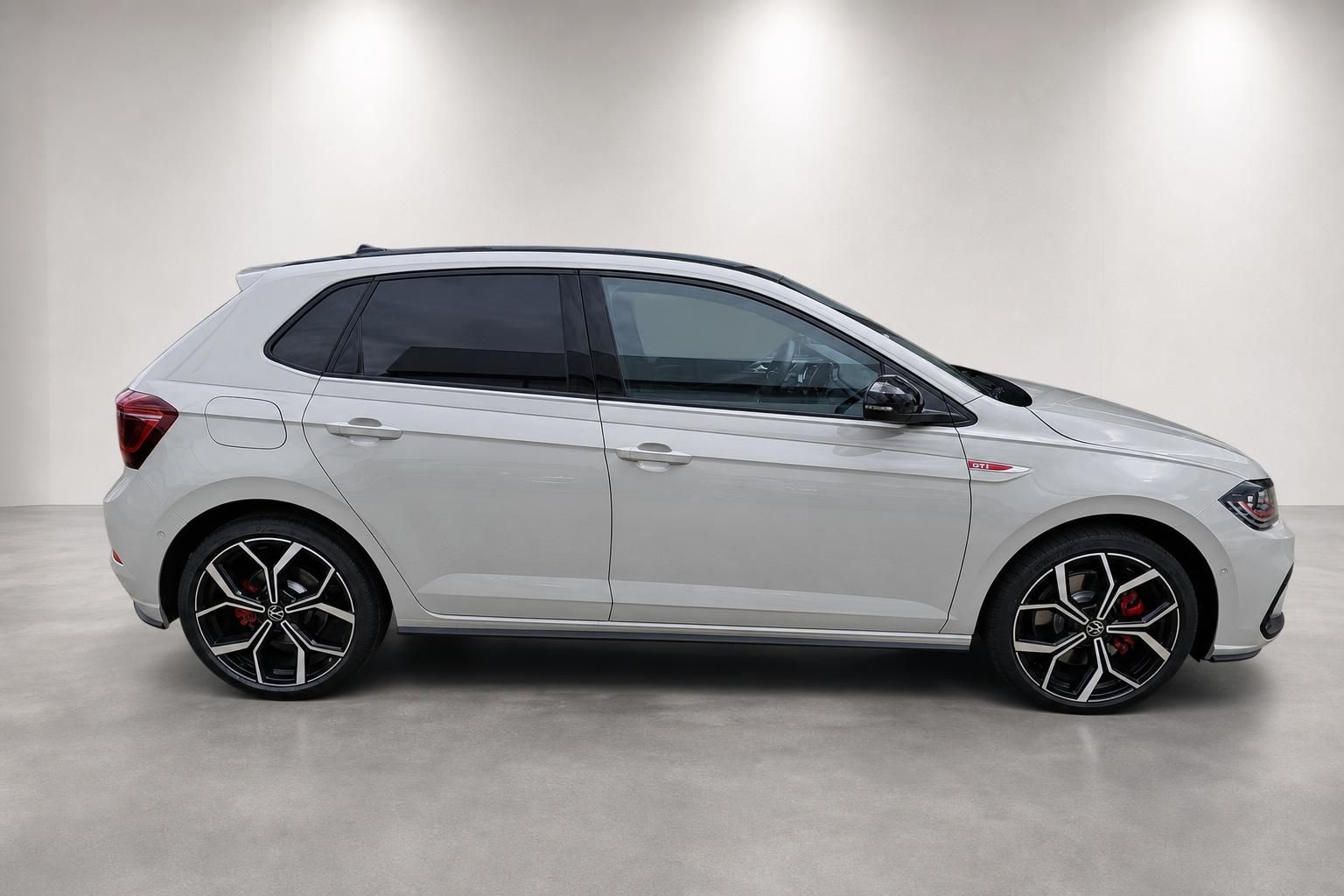 Volkswagen Polo GTI weiß Seitenprofil mit rotem GTI-Schriftzug
