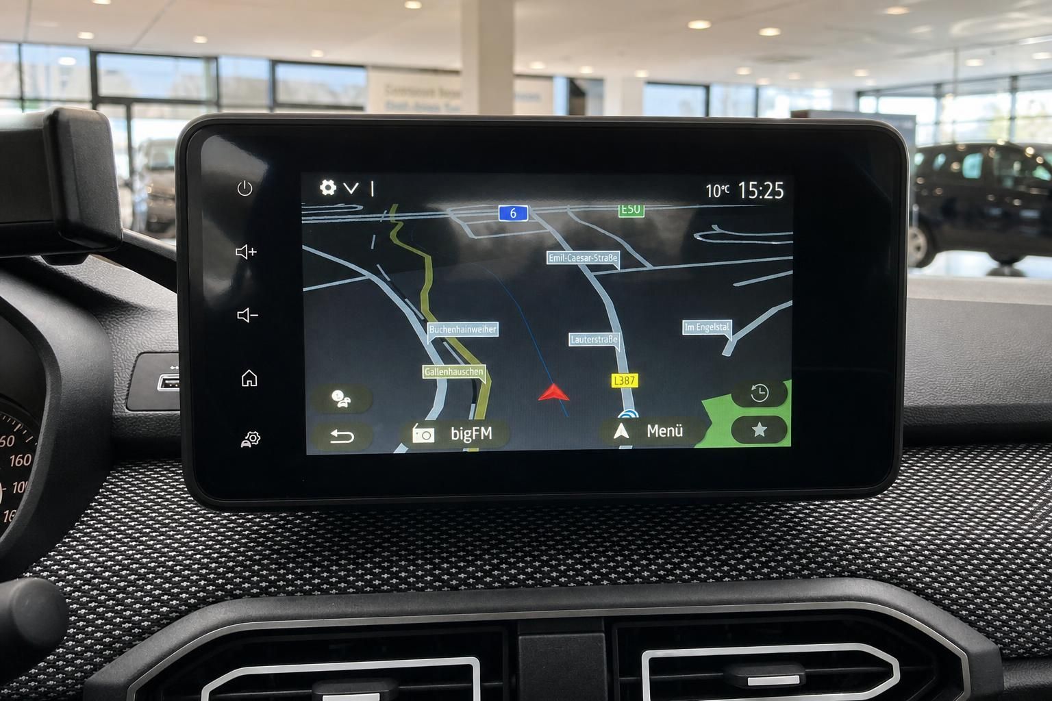 Dacia Sandero - Bild 11 von 15