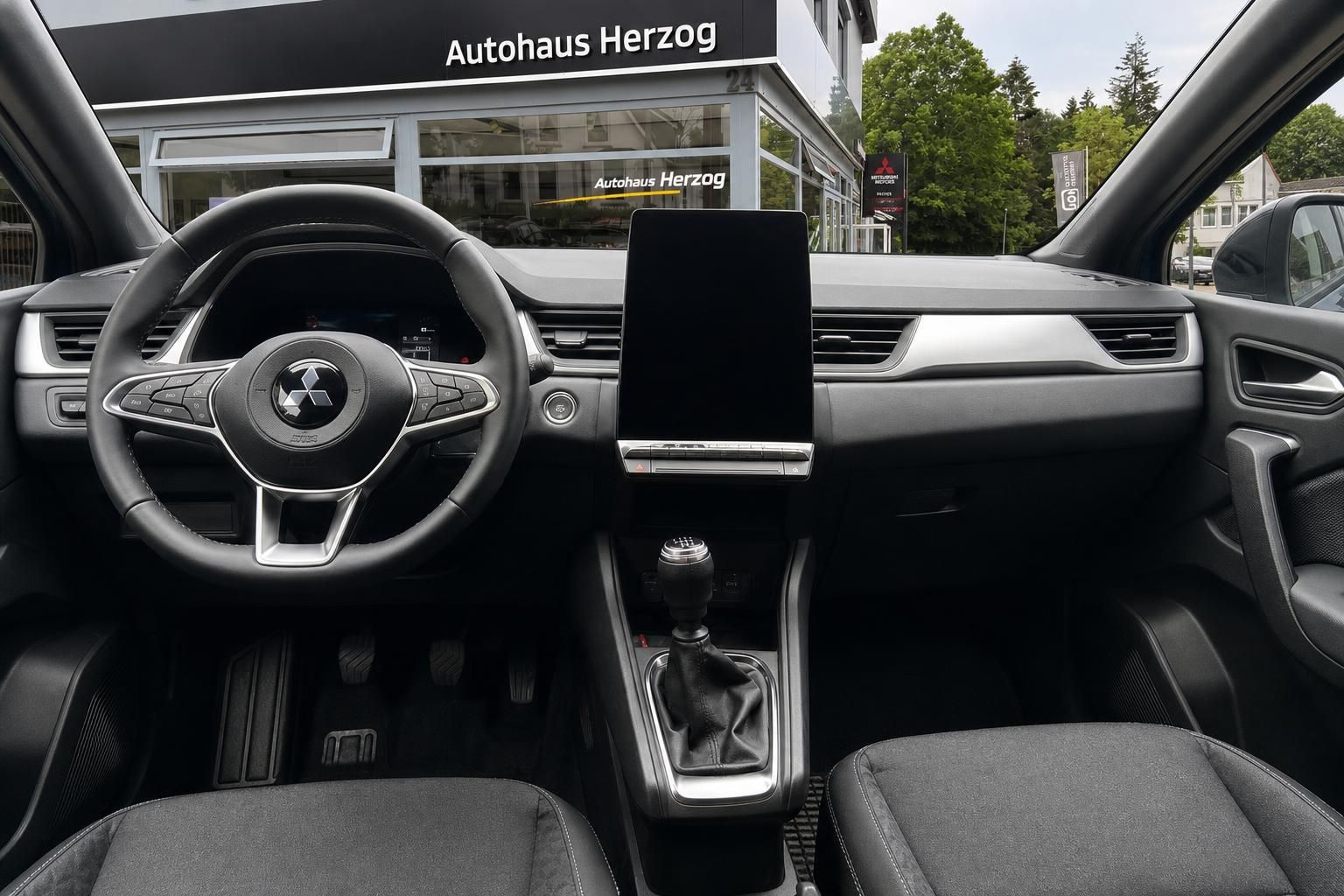 Mitsubishi ASX Innenraum Cockpit Dashboard Lenkrad Schaltung - moderne Fahrzeugausstattung