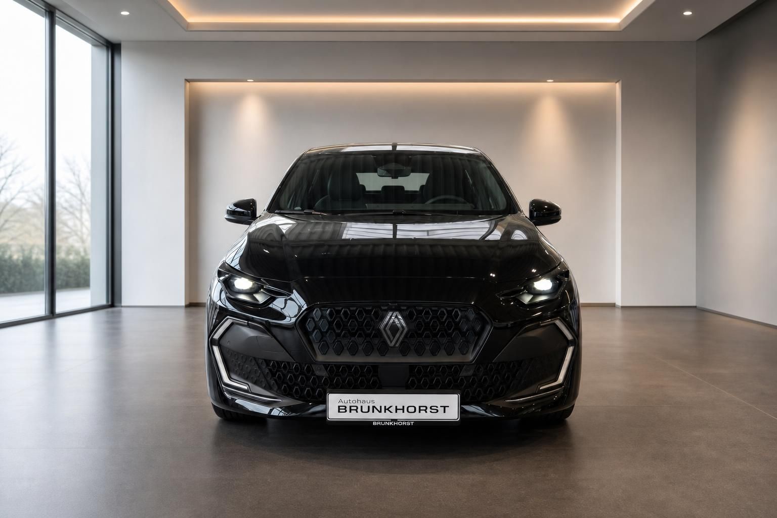 Schwarzer Renault im Autohaus Brunkhorst Showroom von vorne fotografiert