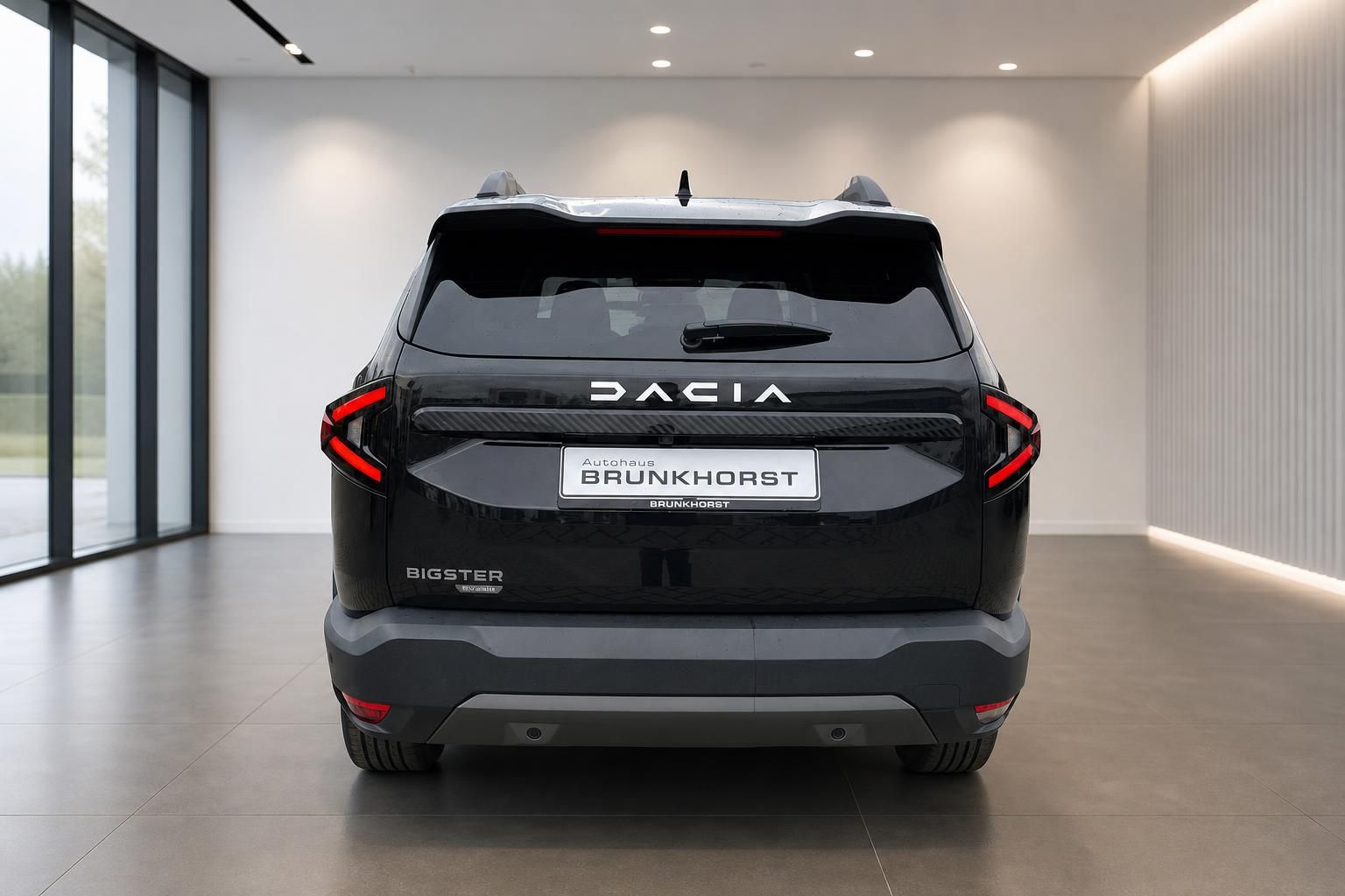 Dacia Bigster SUV in grau - Außenansicht Heckansicht mit LED-Rückleuchten im Autohaus Brunkhorst