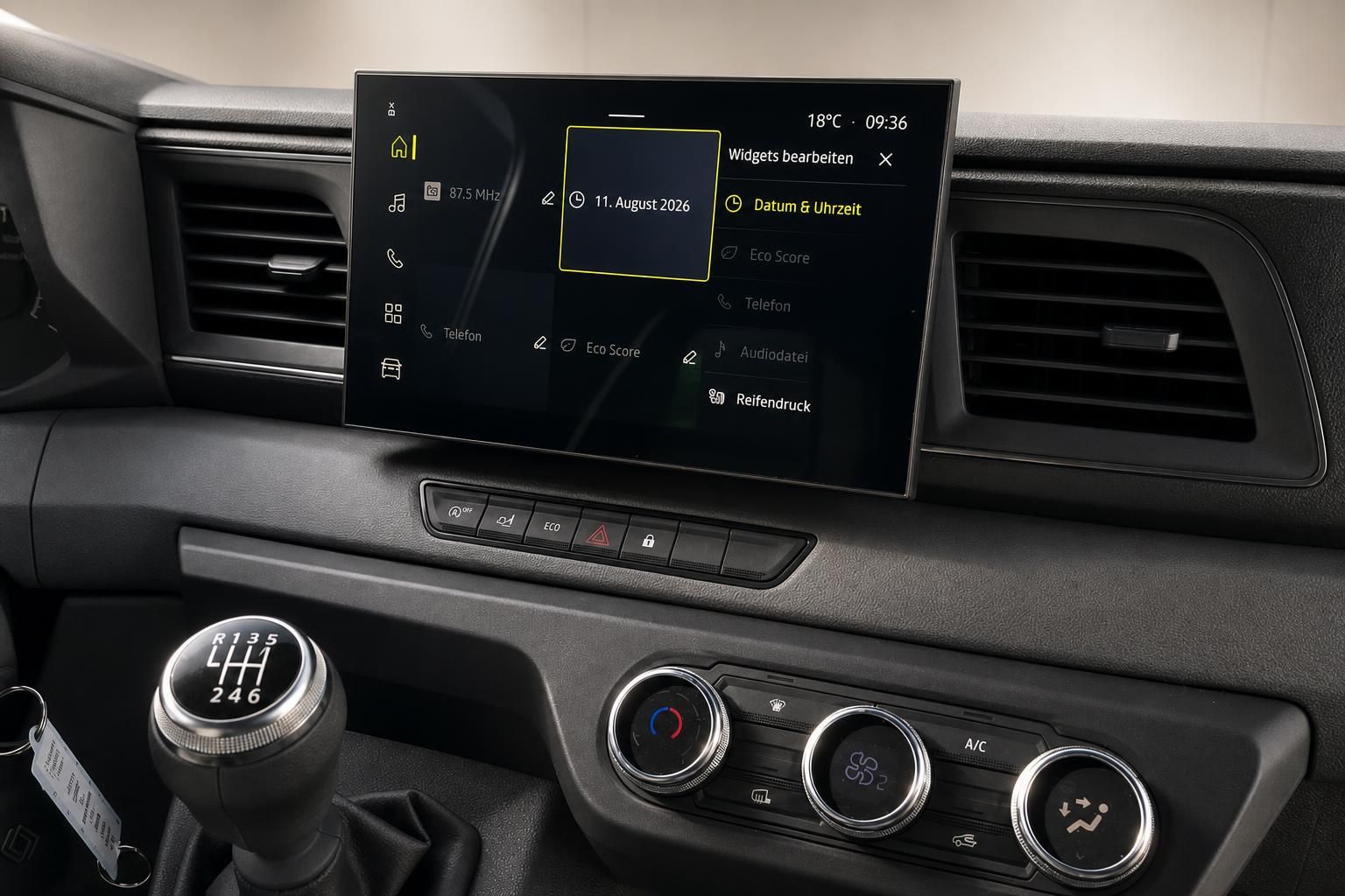 Touchscreen-Infotainmentsystem im Cockpit des Renault Nutzfahrzeugs