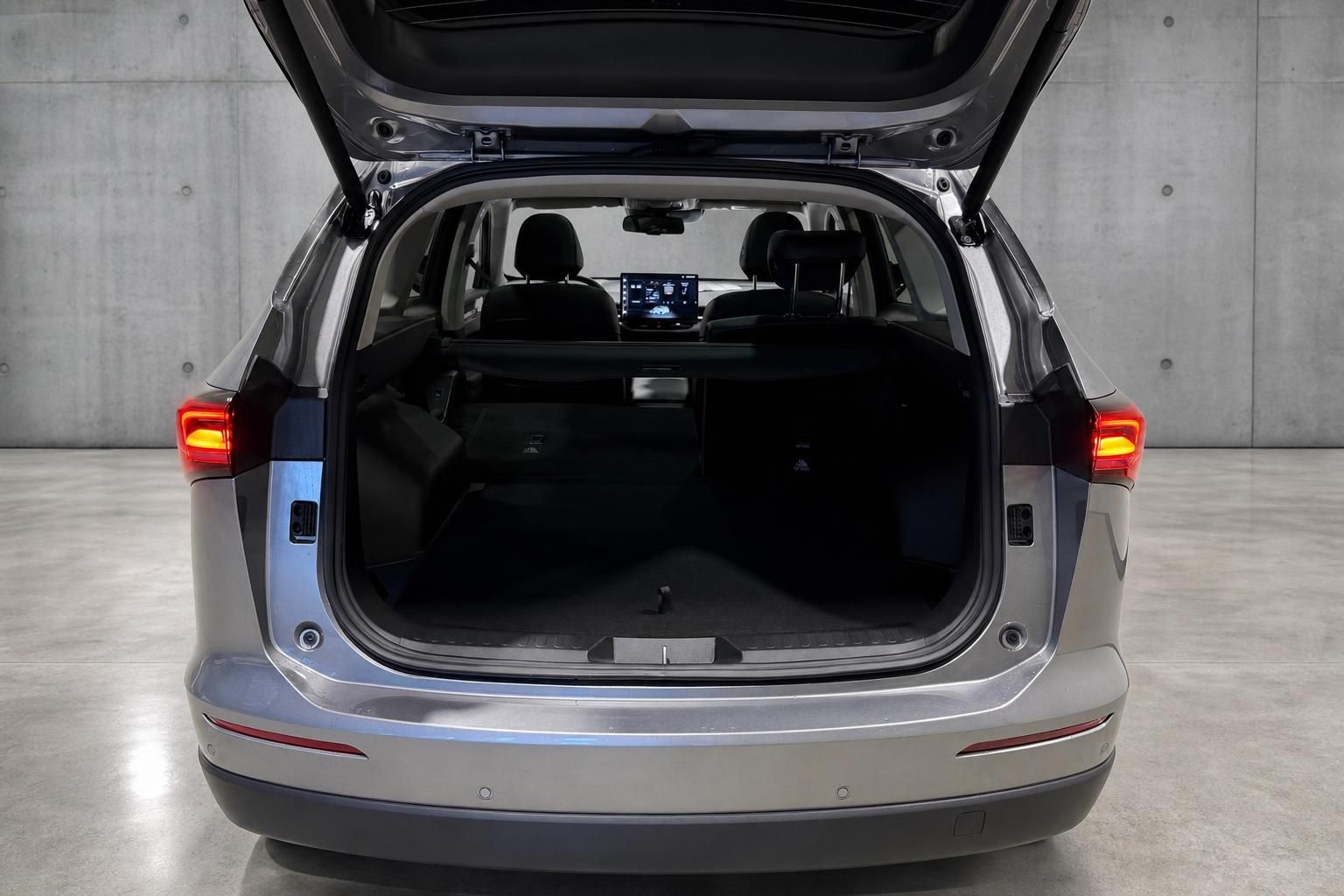 Geöffneter Kofferraum des Haval SUV mit umgeklappten Rücksitzen