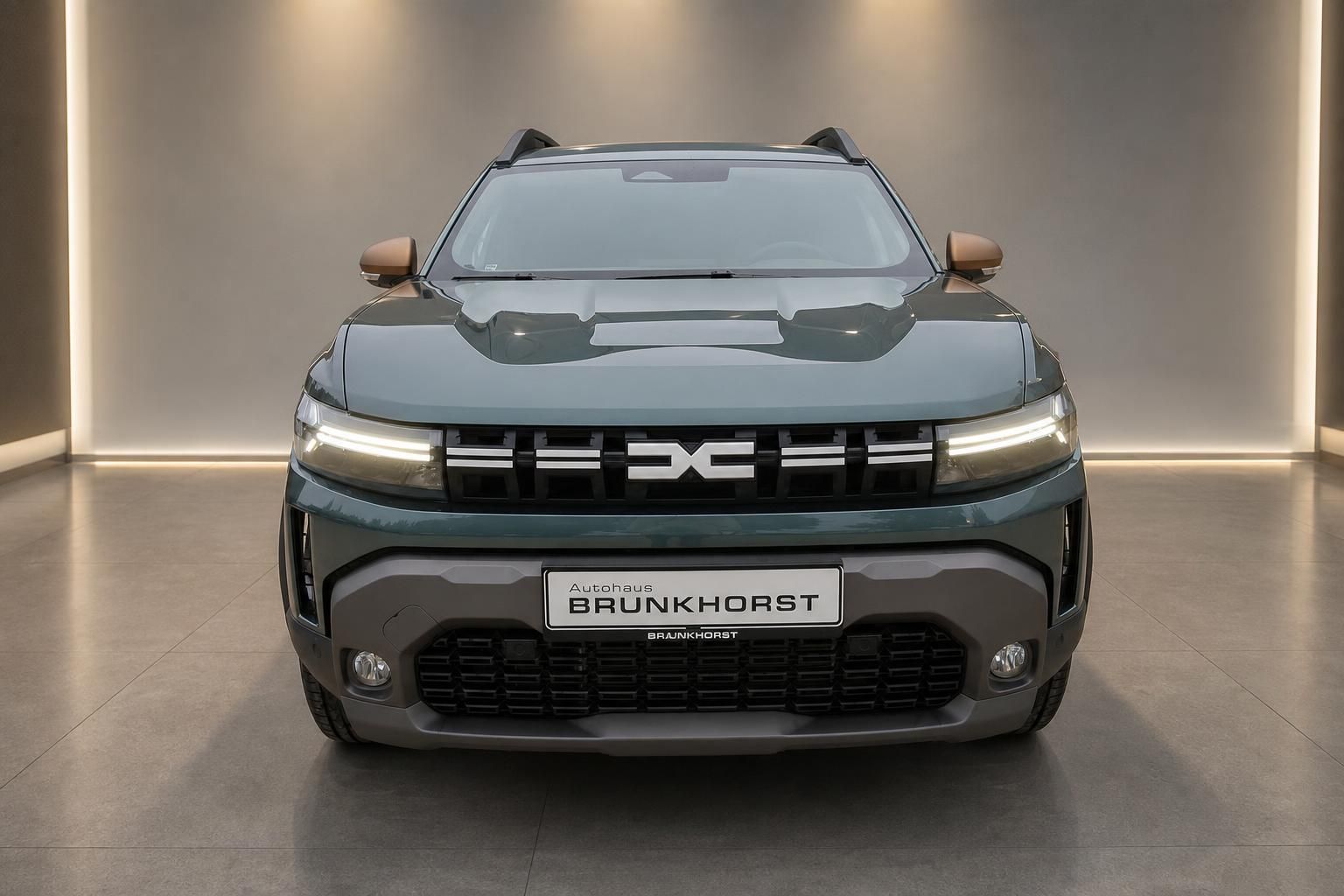 Dacia Duster Frontansicht mit LED-Scheinwerfern und Kühlergrill