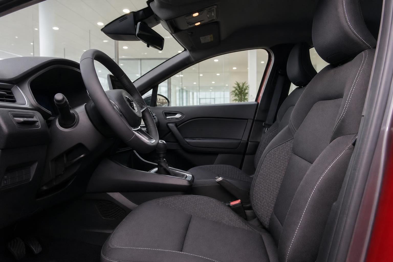 Mitsubishi ASX Innenraum mit schwarzen Stoffsitzen und Cockpit