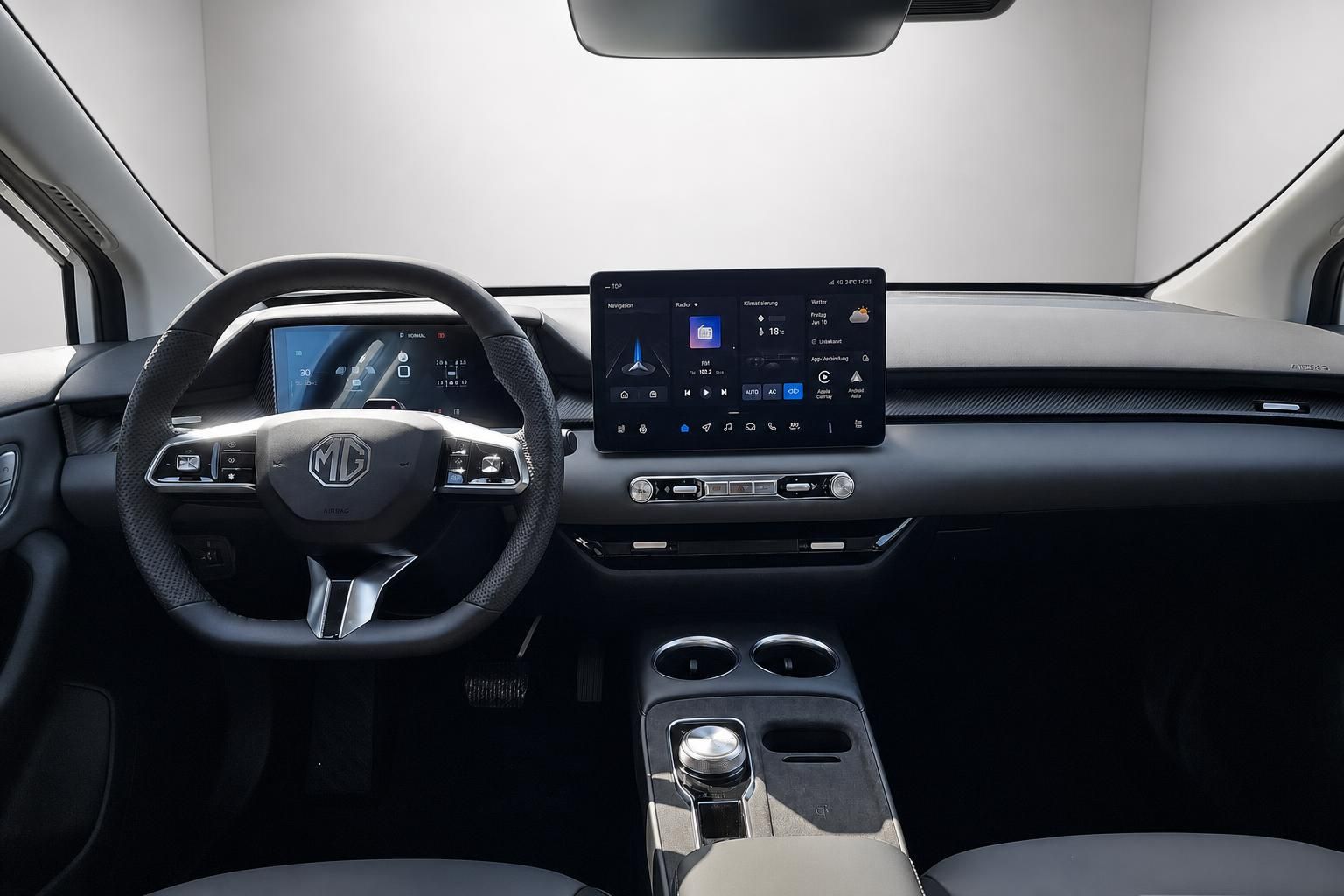 MG4 EV Innenraum Detail Lenkrad und Infotainment-Display