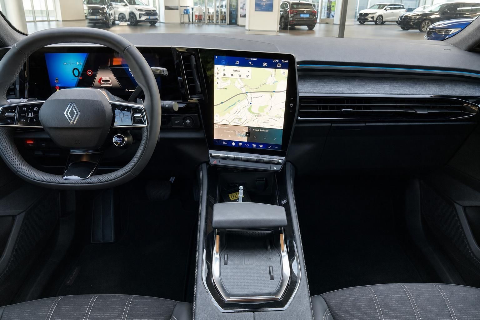 Renault Cockpit mit Lenkrad, Touchscreen und Navigationssystem im Detail