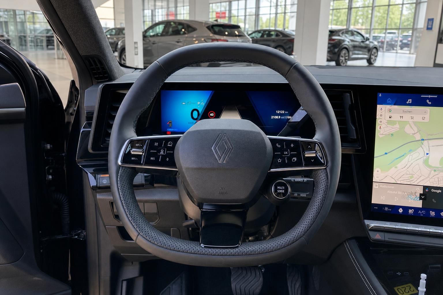 Cockpit mit Lenkrad und digitalem Tacho, Renault Innenraum