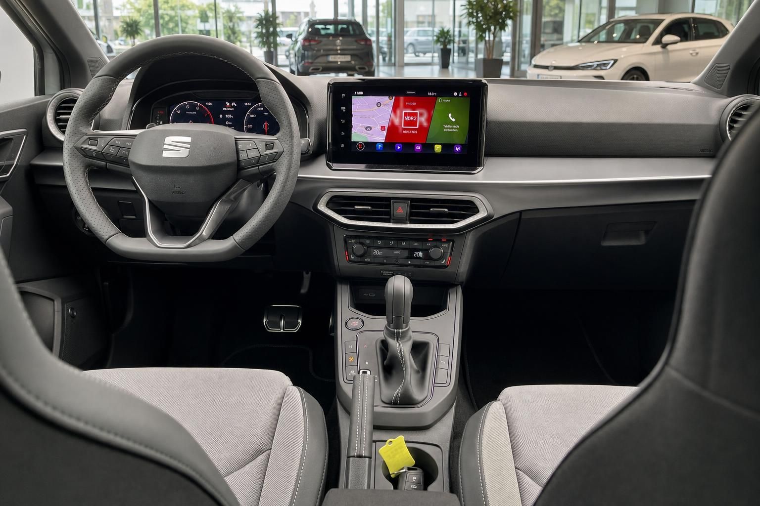 SEAT Ibiza Cockpit mit Infotainment-Display und Schaltung