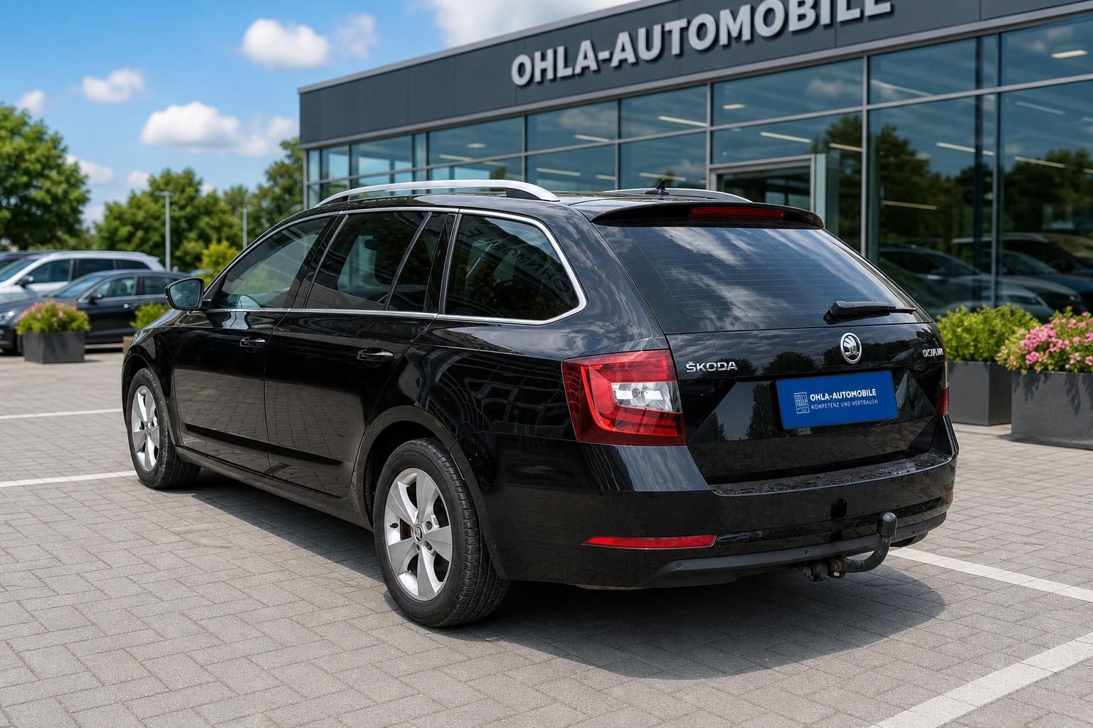 Skoda Octavia Combi schwarz Heckansicht seitlich beim Autohaus Ohla