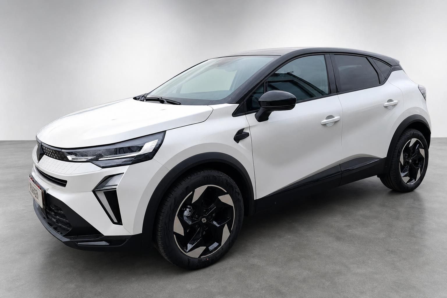 Renault Captur in Weiß mit Panoramadach, Frontansicht schräg von vorne