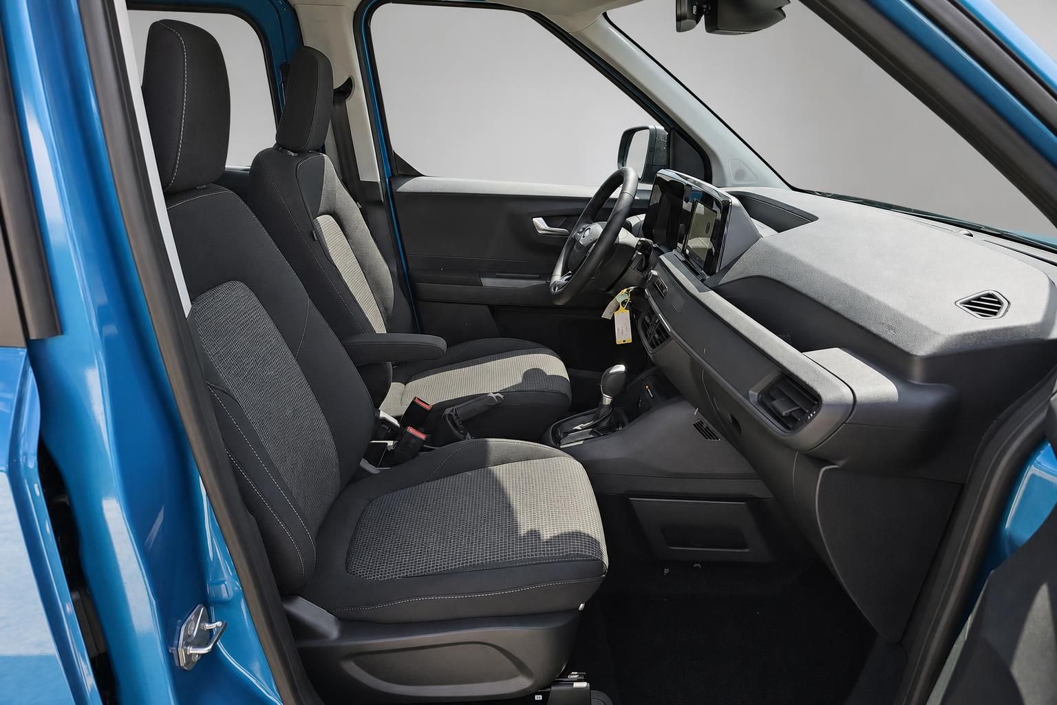 Vordersitze und Armaturenbrett im Ford Innenraum