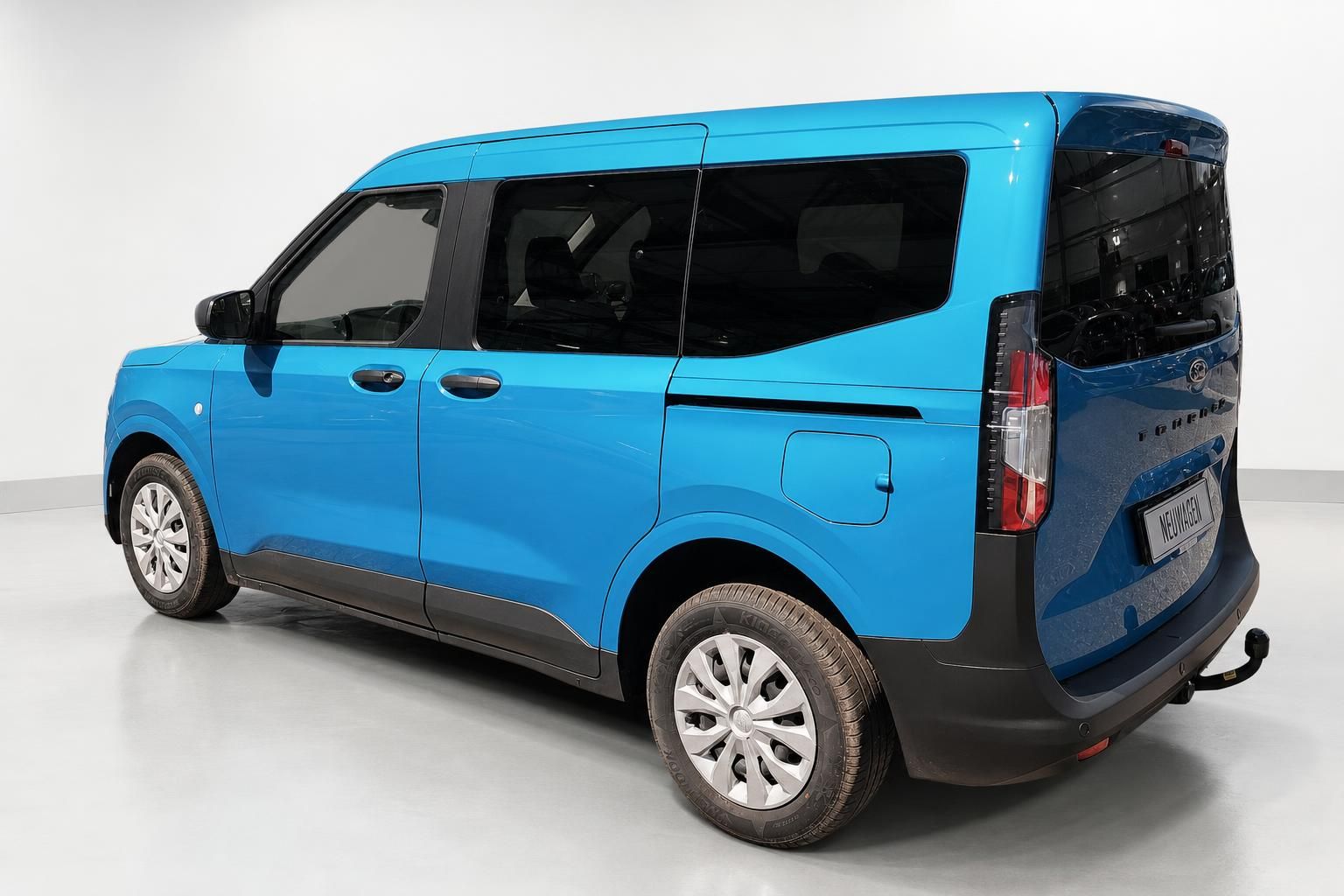 Ford Tourneo Connect blau Heckansicht schraeg Neuwagen