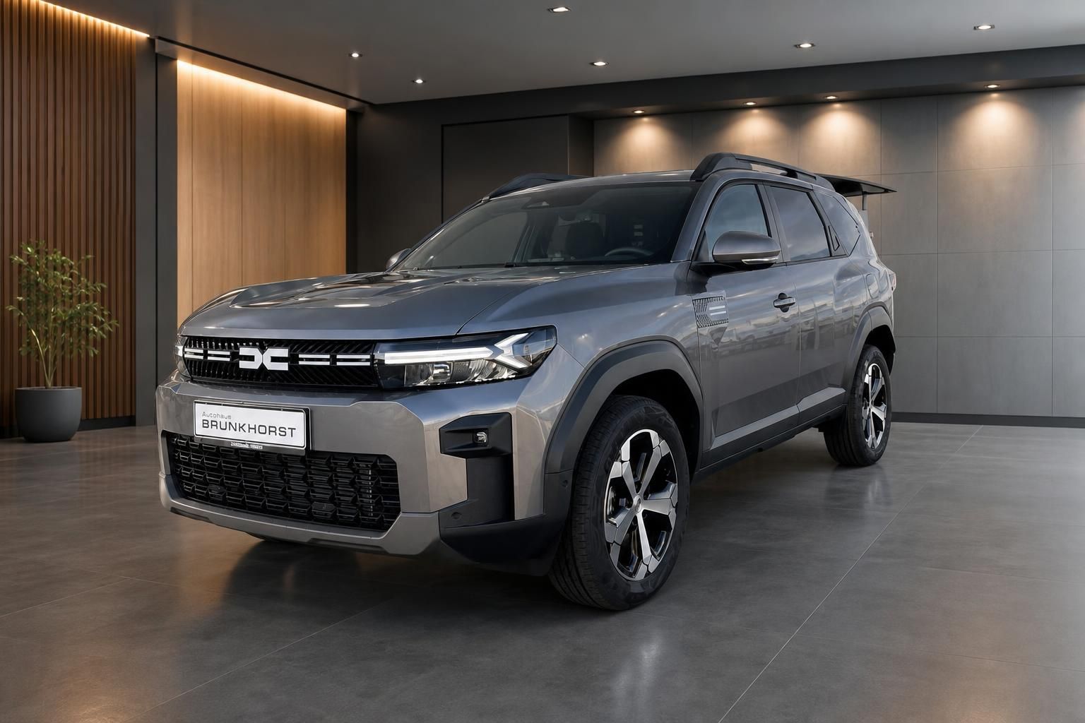 Dacia Bigster grauer SUV Dreiviertel-Frontansicht im modernen Autohaus Showroom