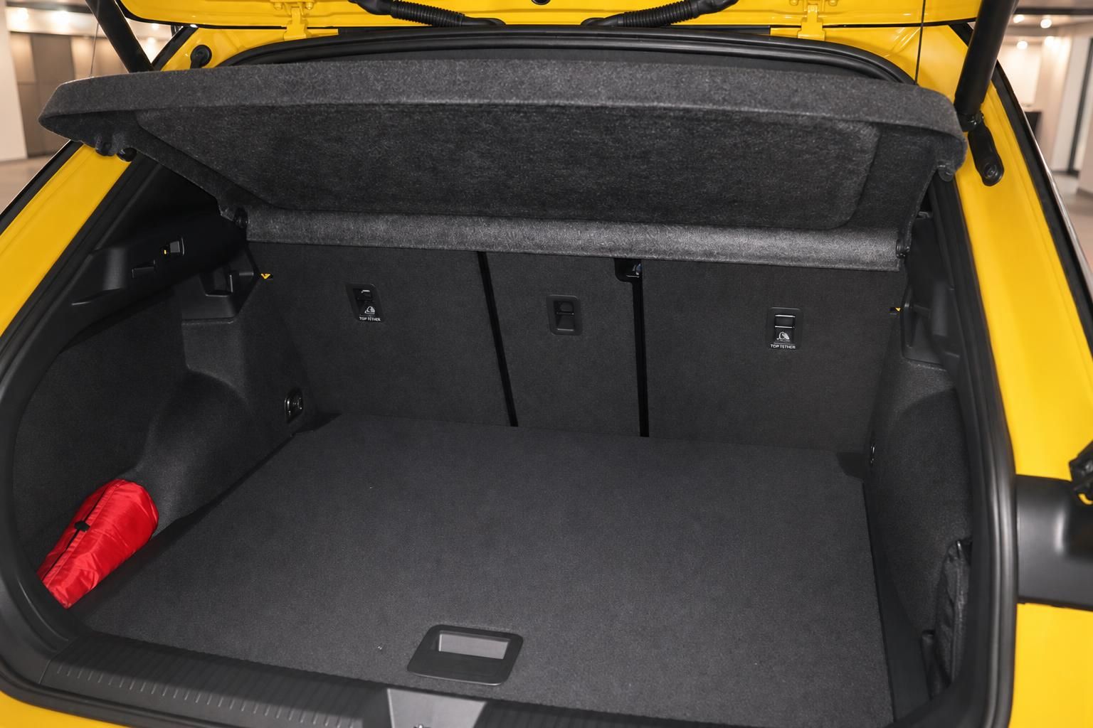 VW T-Roc Kofferraum: Geräumiger Laderaum mit geöffneter Heckklappe