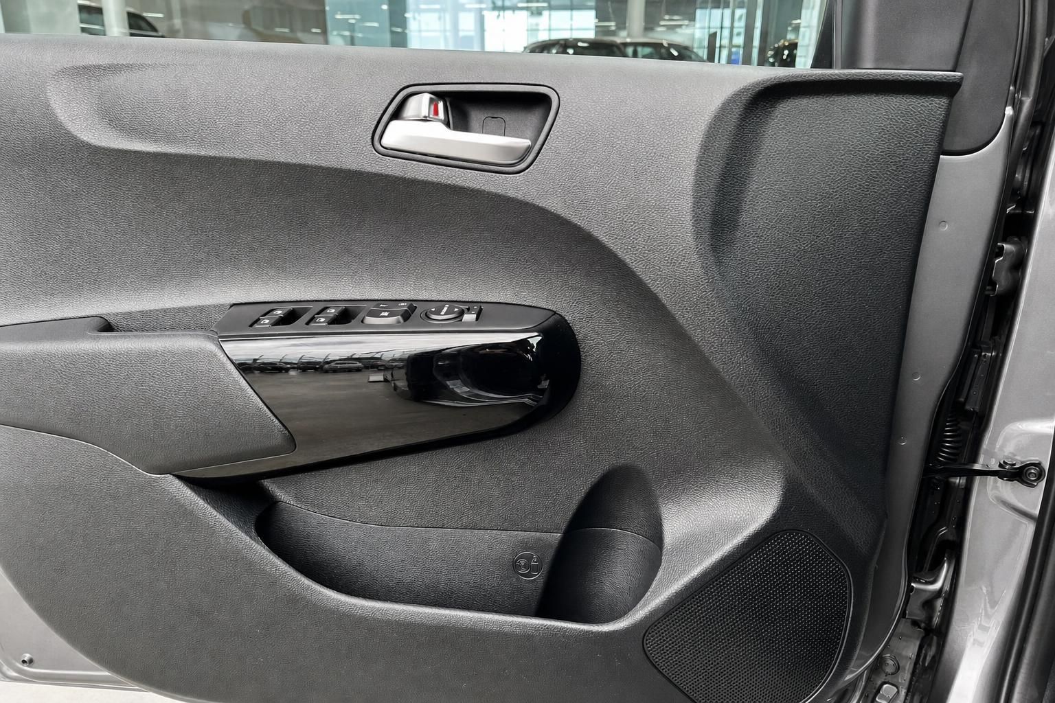 Kia Innenraum Türverkleidung mit Fensterheber-Bedienelementen
