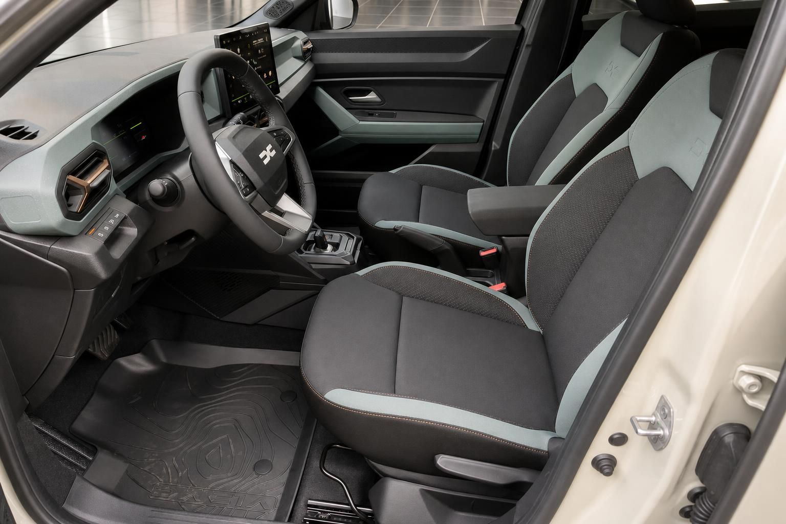 Dacia Duster Innenraum, Vordersitze und Armaturenbrett Detailansicht
