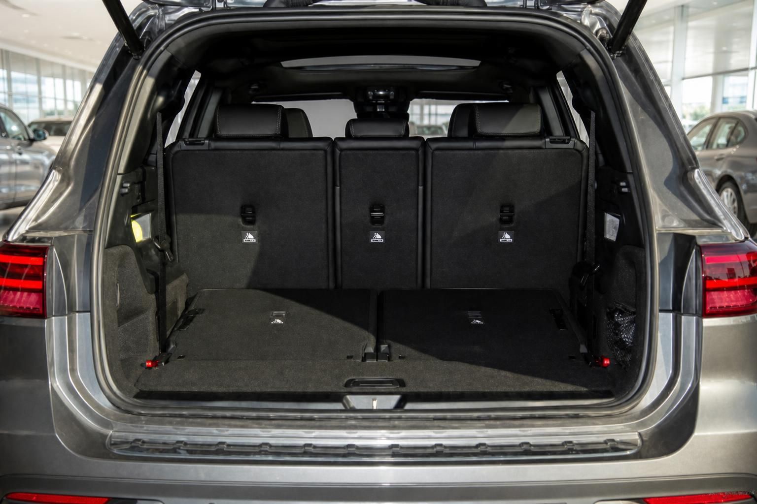 Mercedes-Benz GLB Kofferraum mit umgeklappter Rückbank und Ladefläche