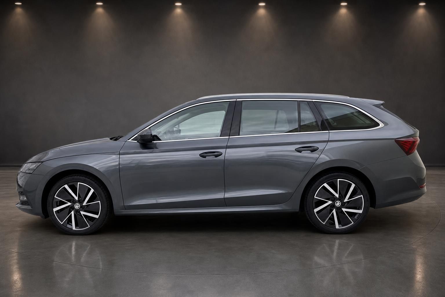 Skoda Octavia Combi grau, Seitenansicht mit Leichtmetallfelgen