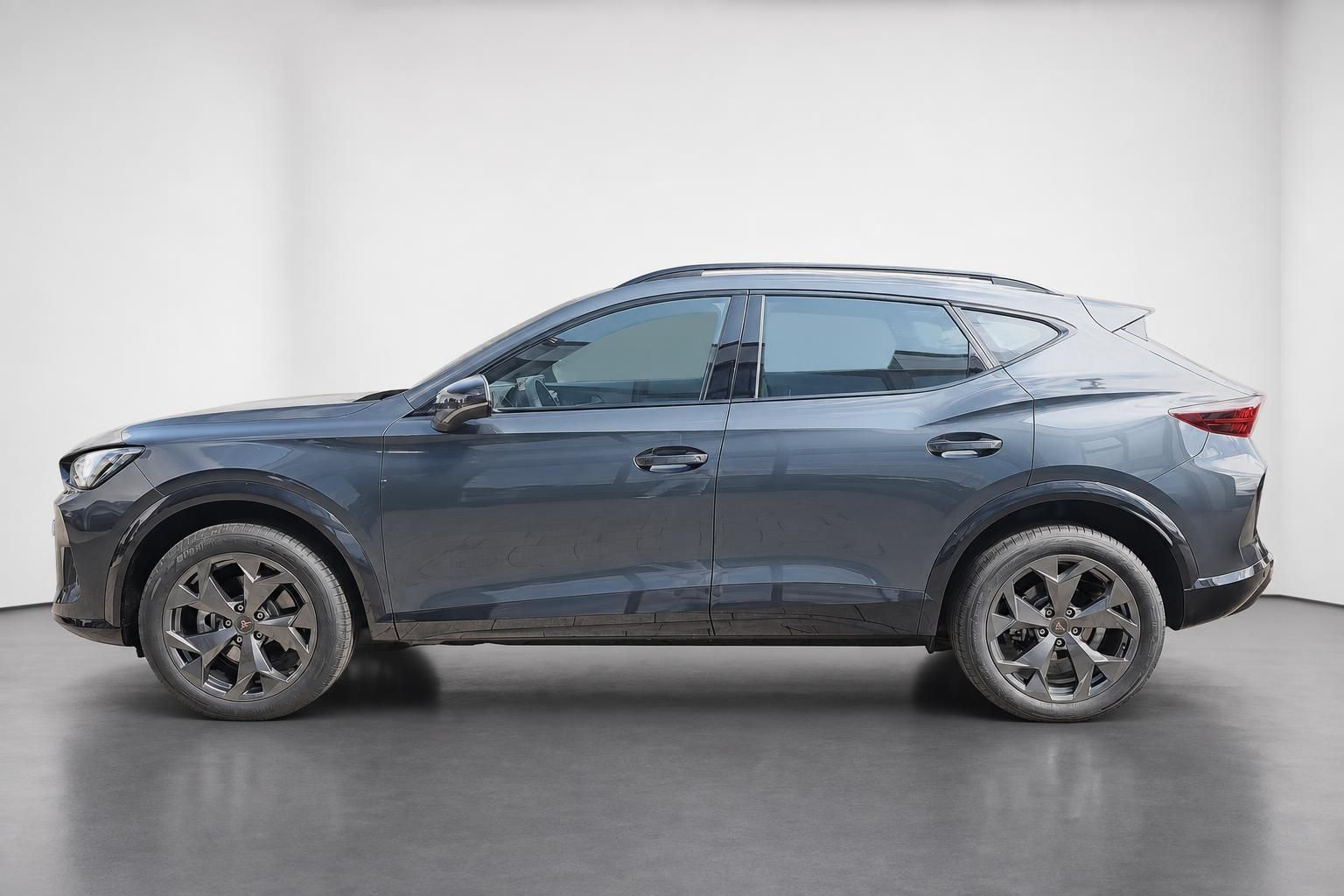 Cupra Formentor grau Seitenansicht Studio