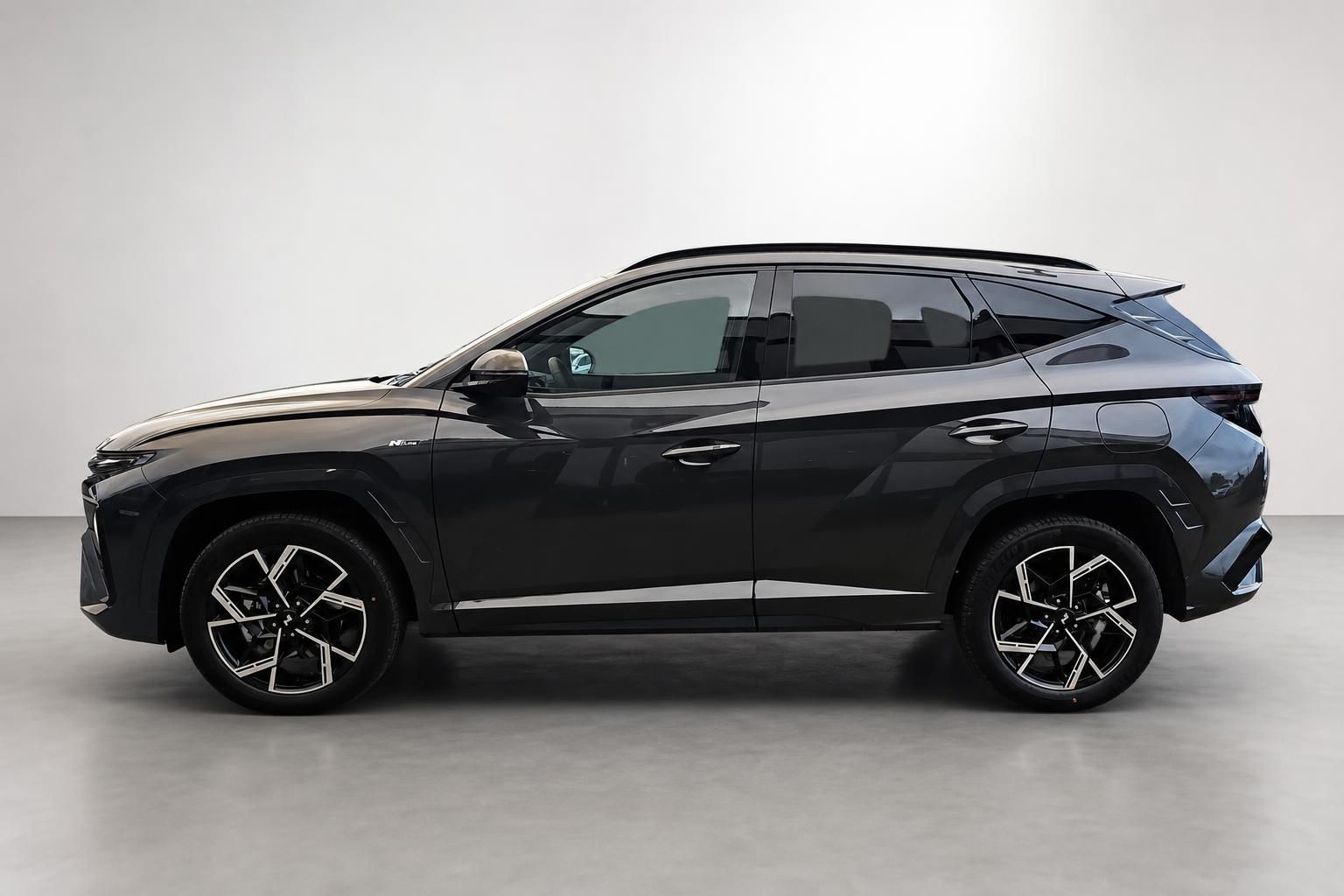 Hyundai Tucson N Line Seitenansicht in Schwarz mit Alufelgen