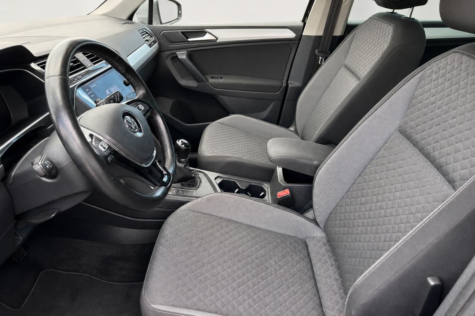 VW Tiguan Innenraum Fahrersitz und Cockpit Detail