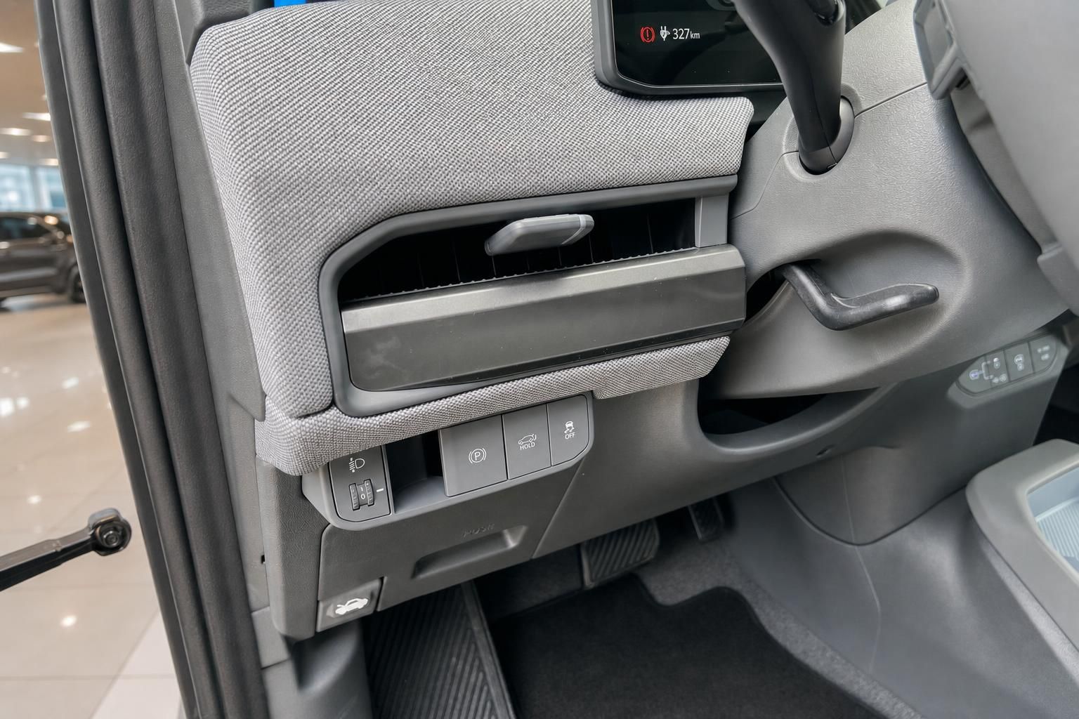 Innenraum Kia Elektro-SUV mit Fahrertür und Bedienelementen im Detail