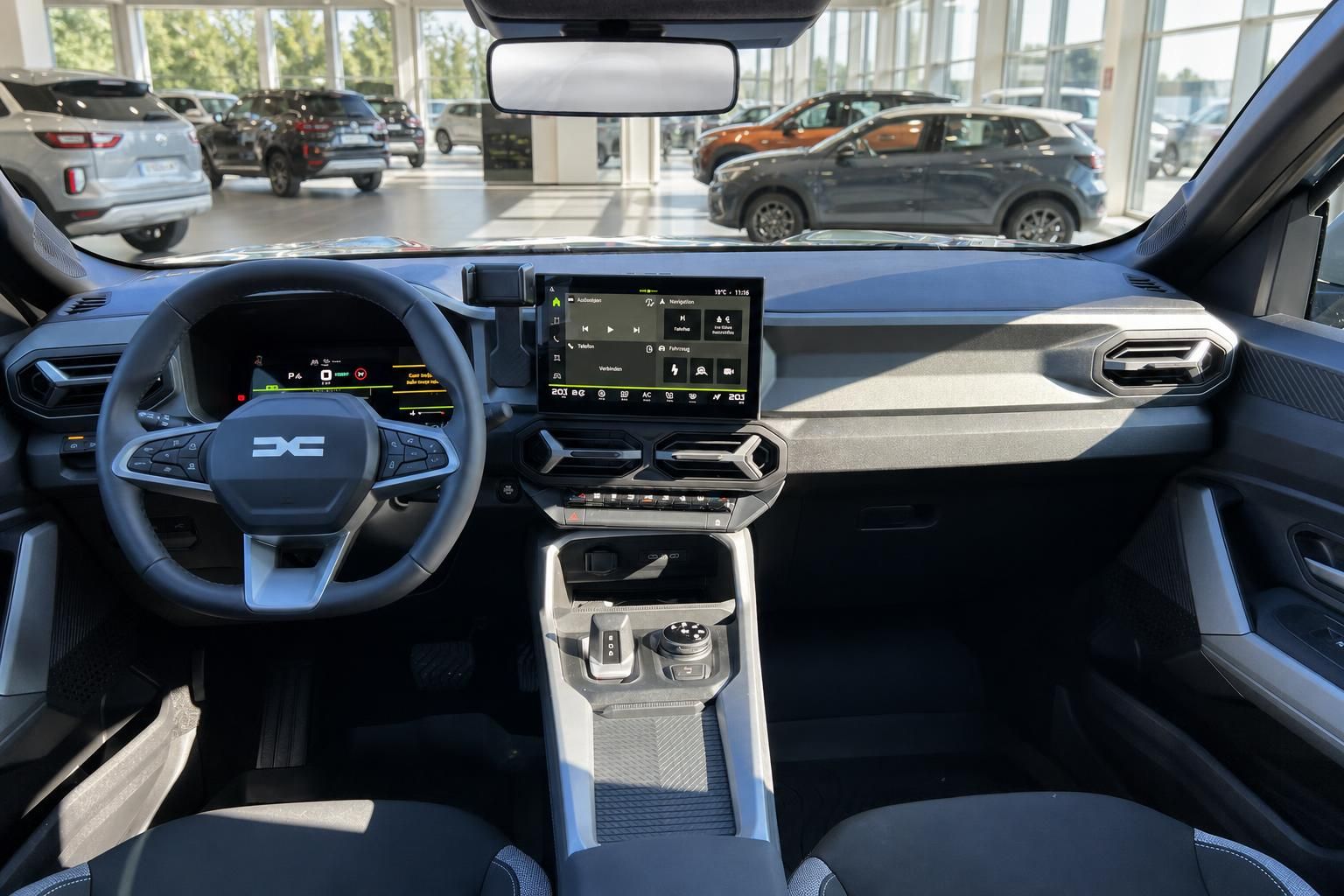 Innenraum SUV mit digitalem Cockpit und Infotainment-System - modernes Fahrzeuginterieur