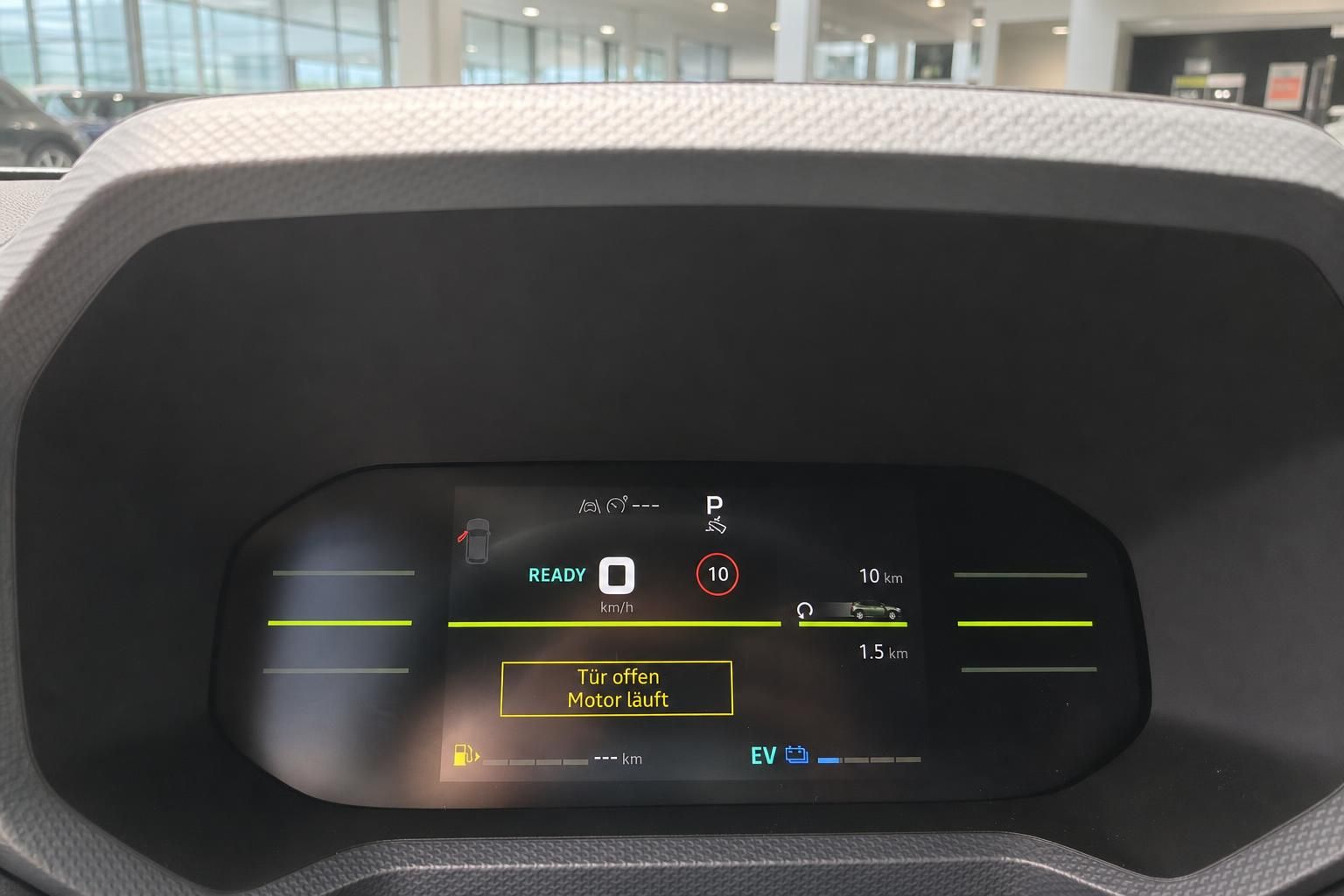 Digitales Fahrzeug-Kombiinstrument mit Elektroauto-Anzeige und Navigationsinformationen