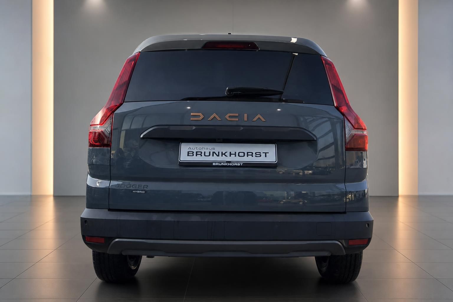 Dacia Jogger Hybrid Heckansicht in Grau bei Autohaus Brunkhorst