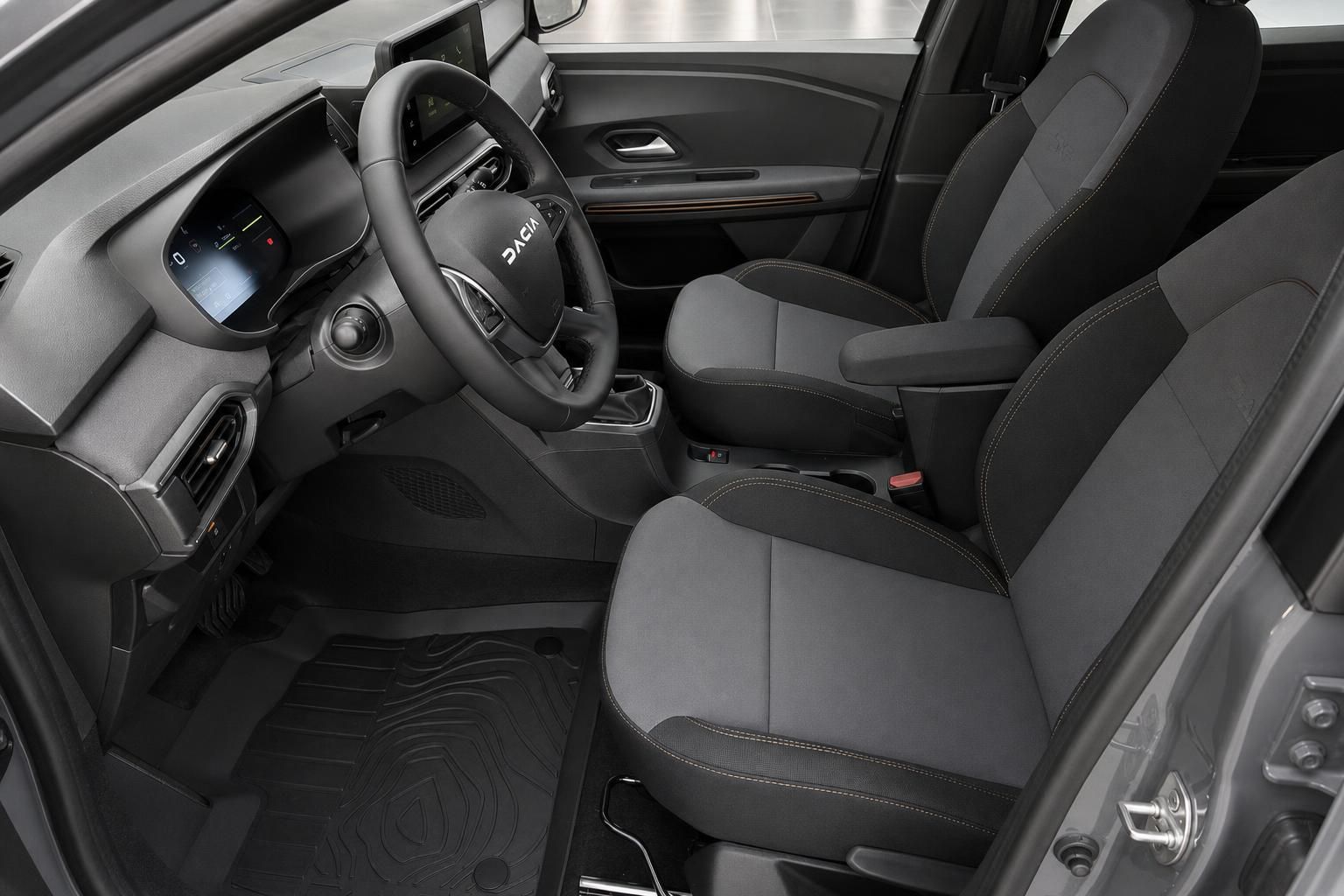 Dacia Jogger Innenraum mit Vordersitzen und digitalem Display