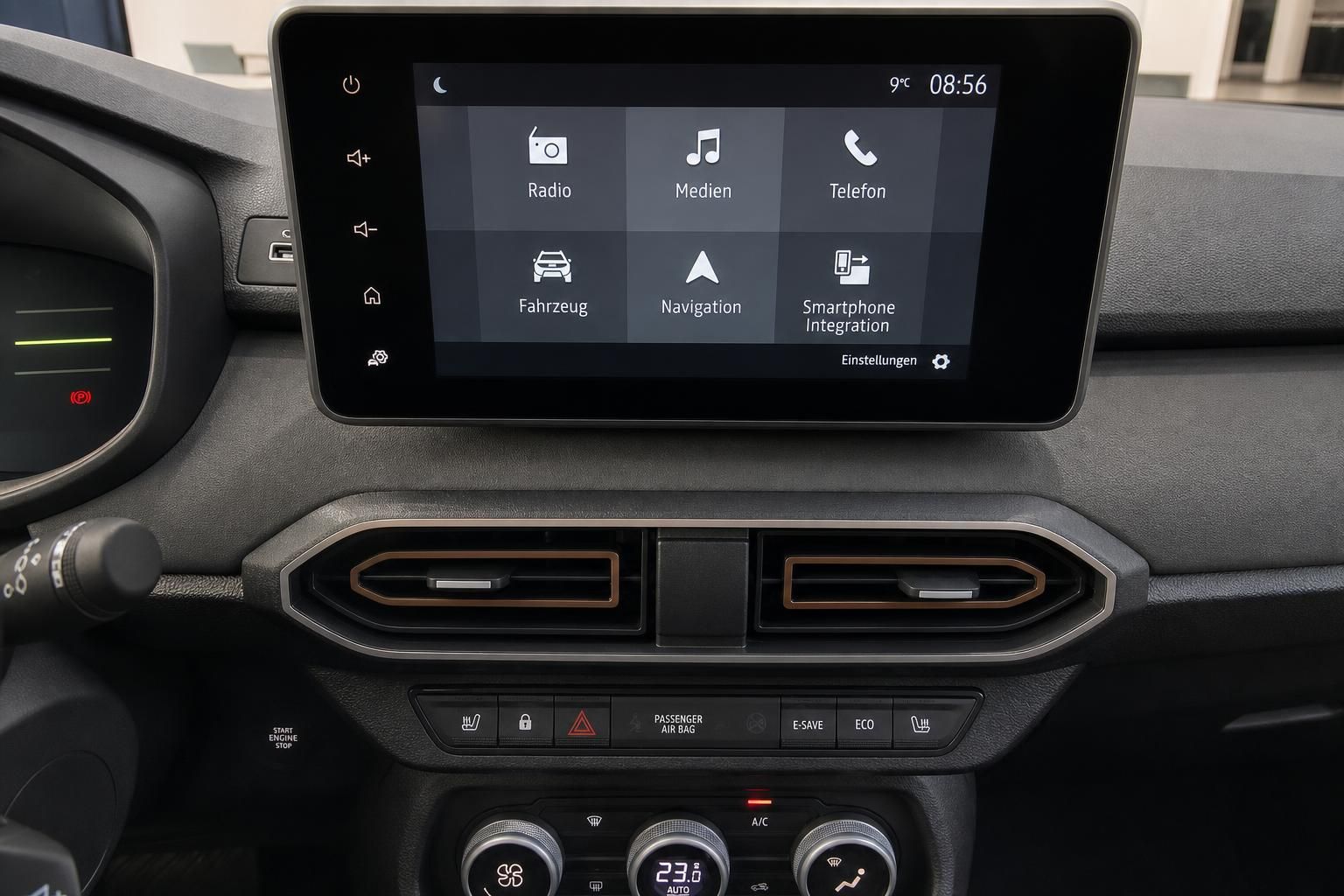 Infotainment-Touchscreen und Klimabedienung im Dacia Cockpit