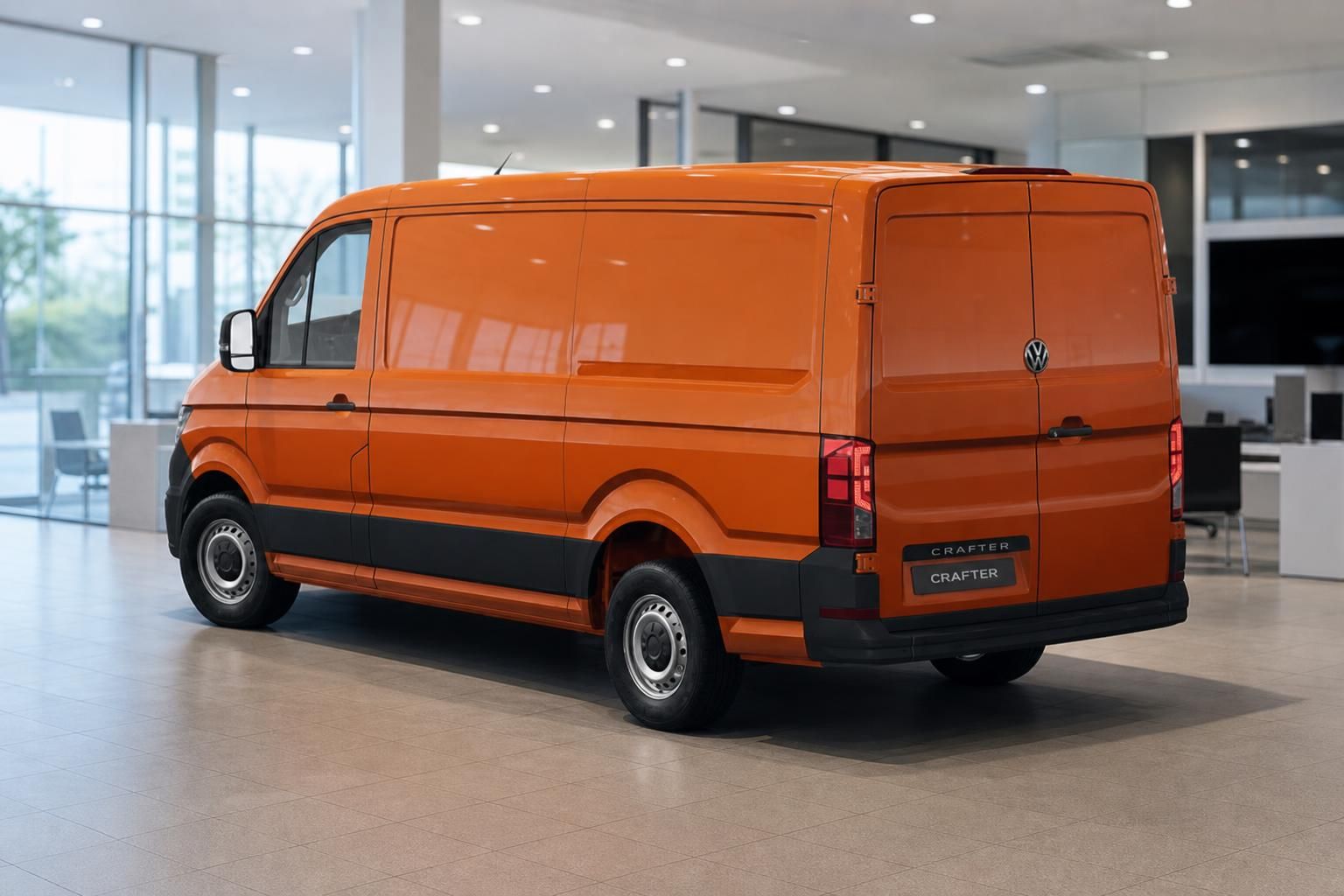 VW Crafter Kastenwagen orange Heckansicht im Autohaus Showroom